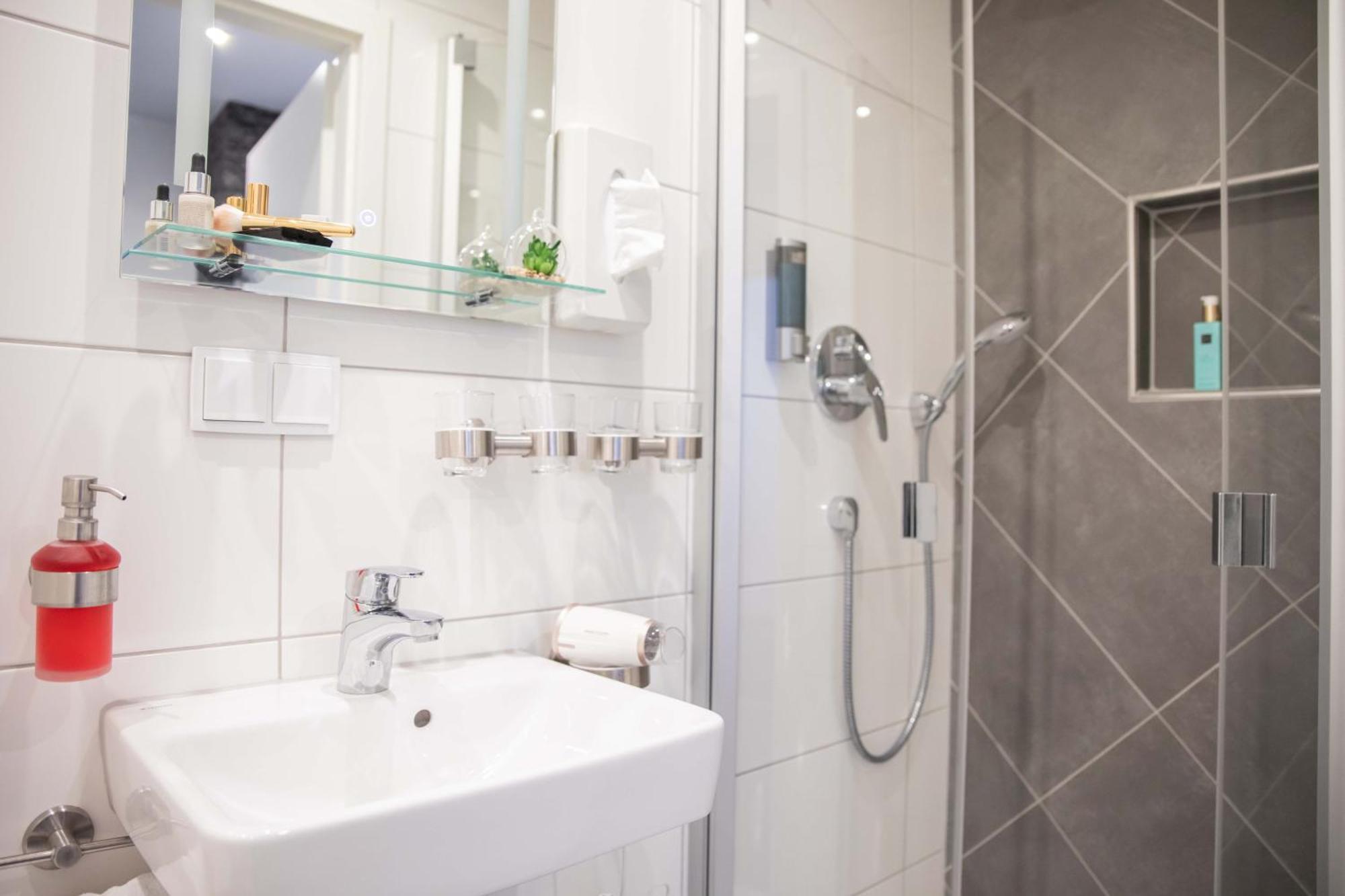 Double Room (1 Adult)