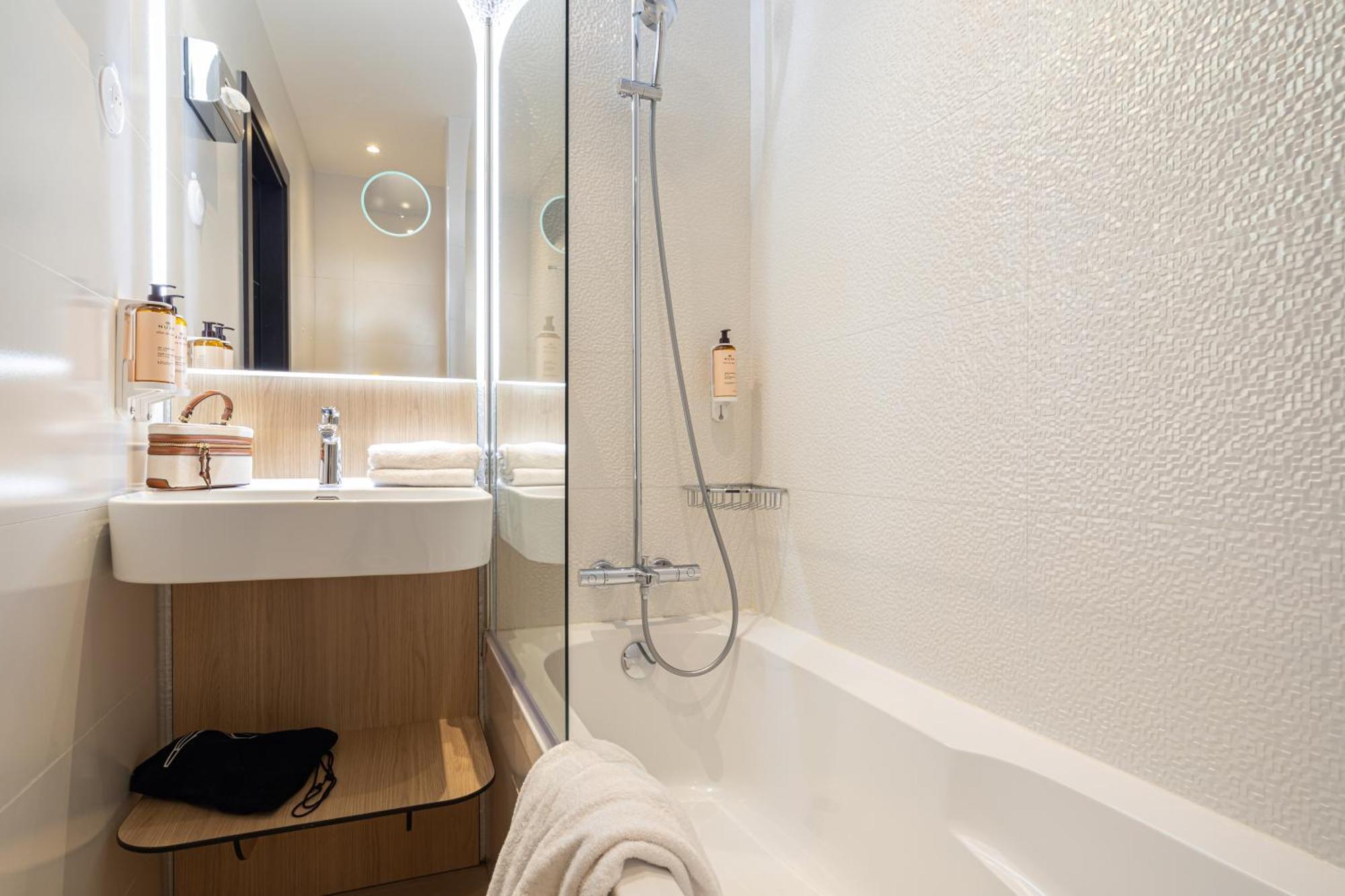 Privilege Double or Twin Room Sea View Balcony