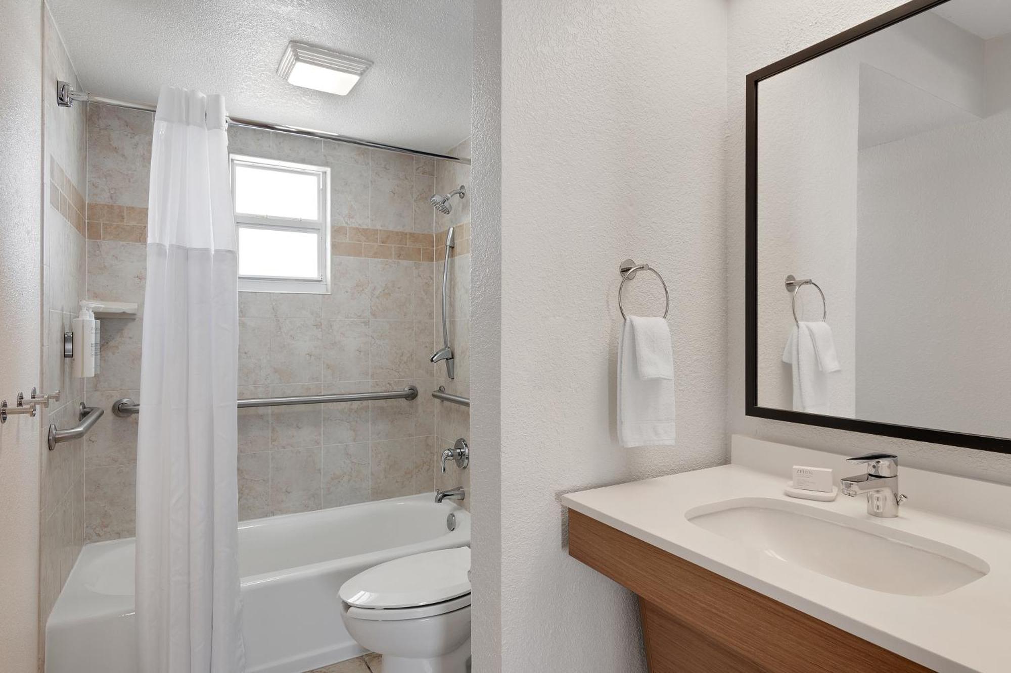 King Room with Mobility Accessible Tub