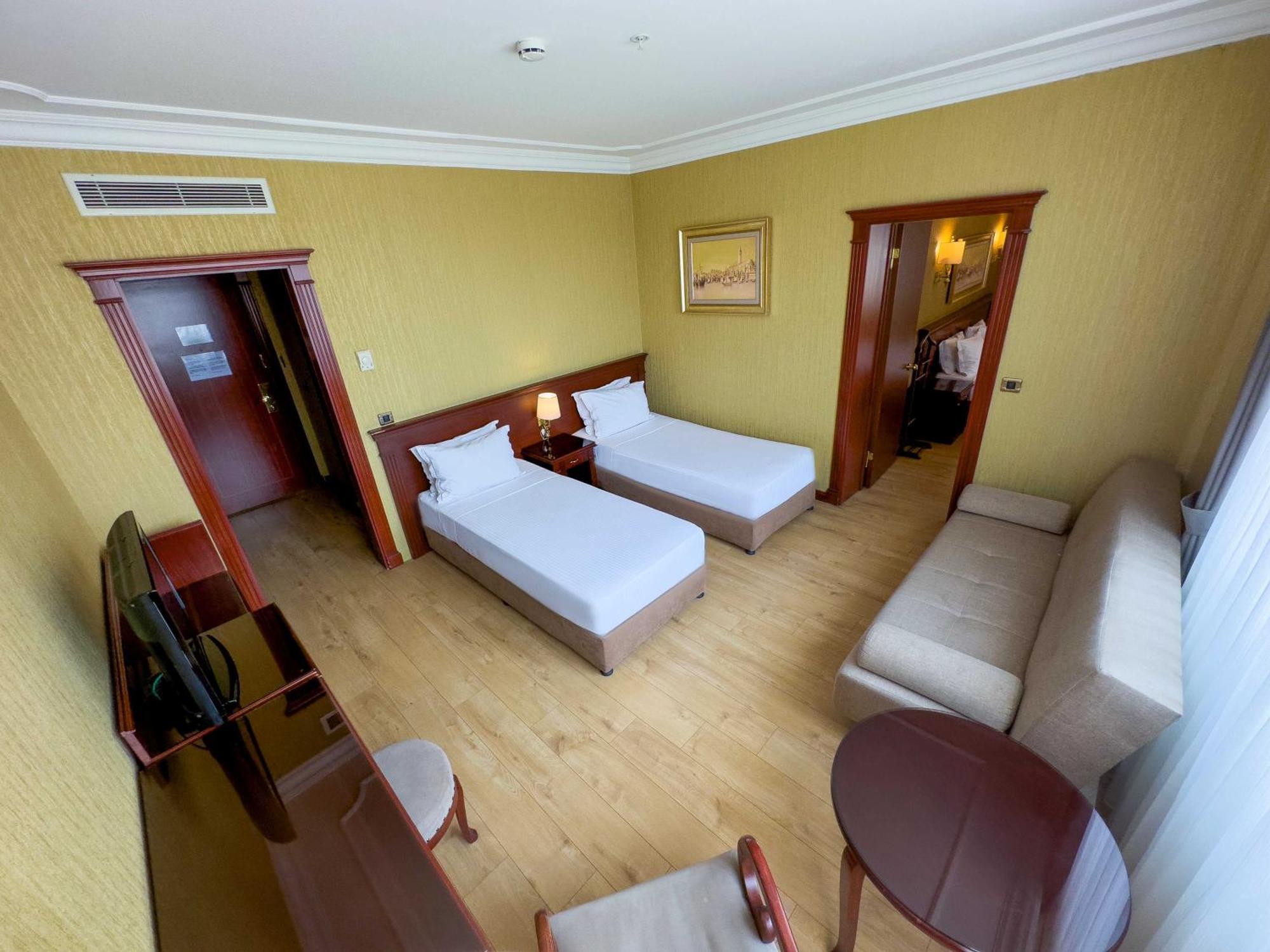 Deluxe Suite,1566926162:JPEG