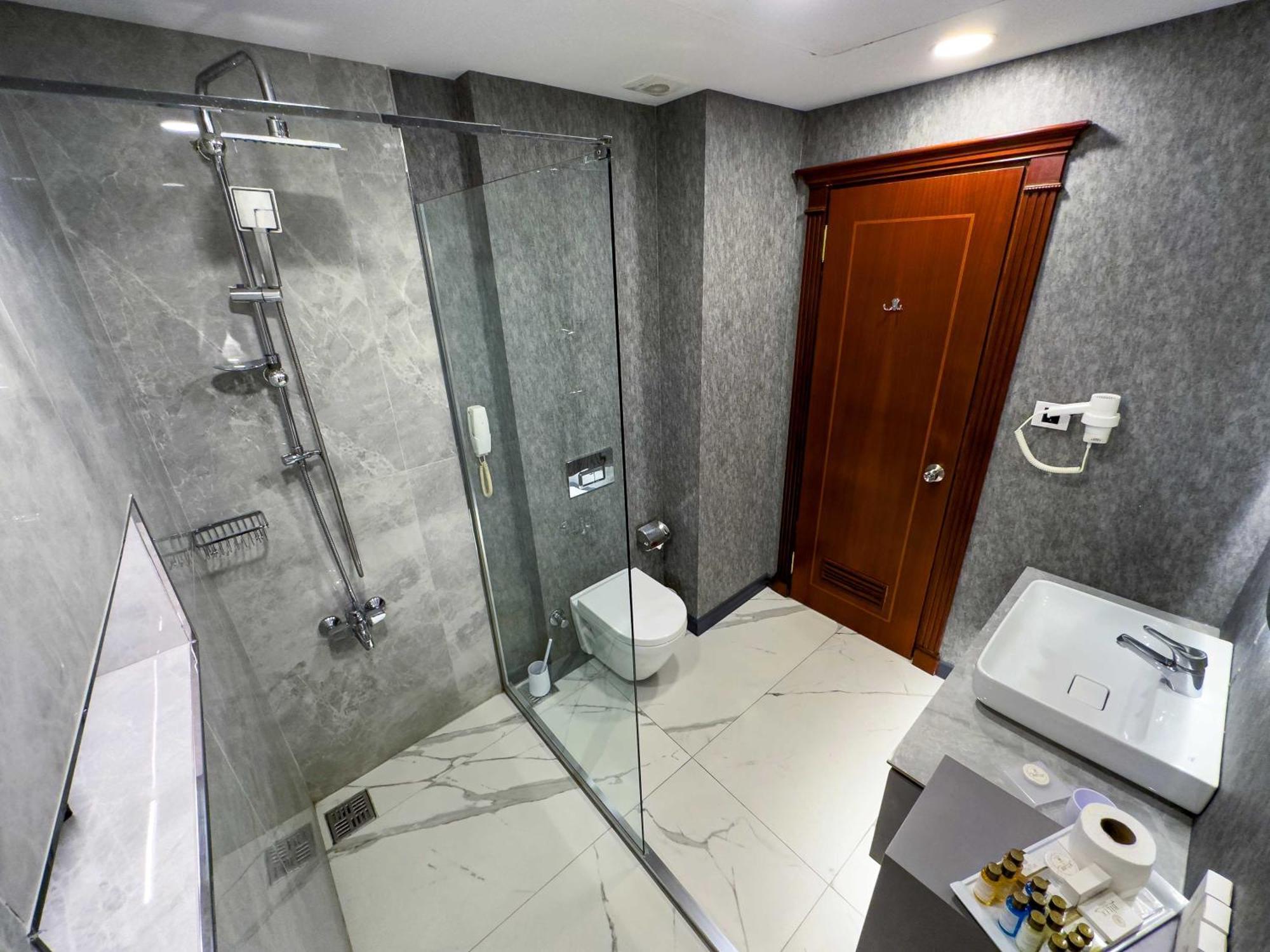 Deluxe Suite,1566927659:JPEG