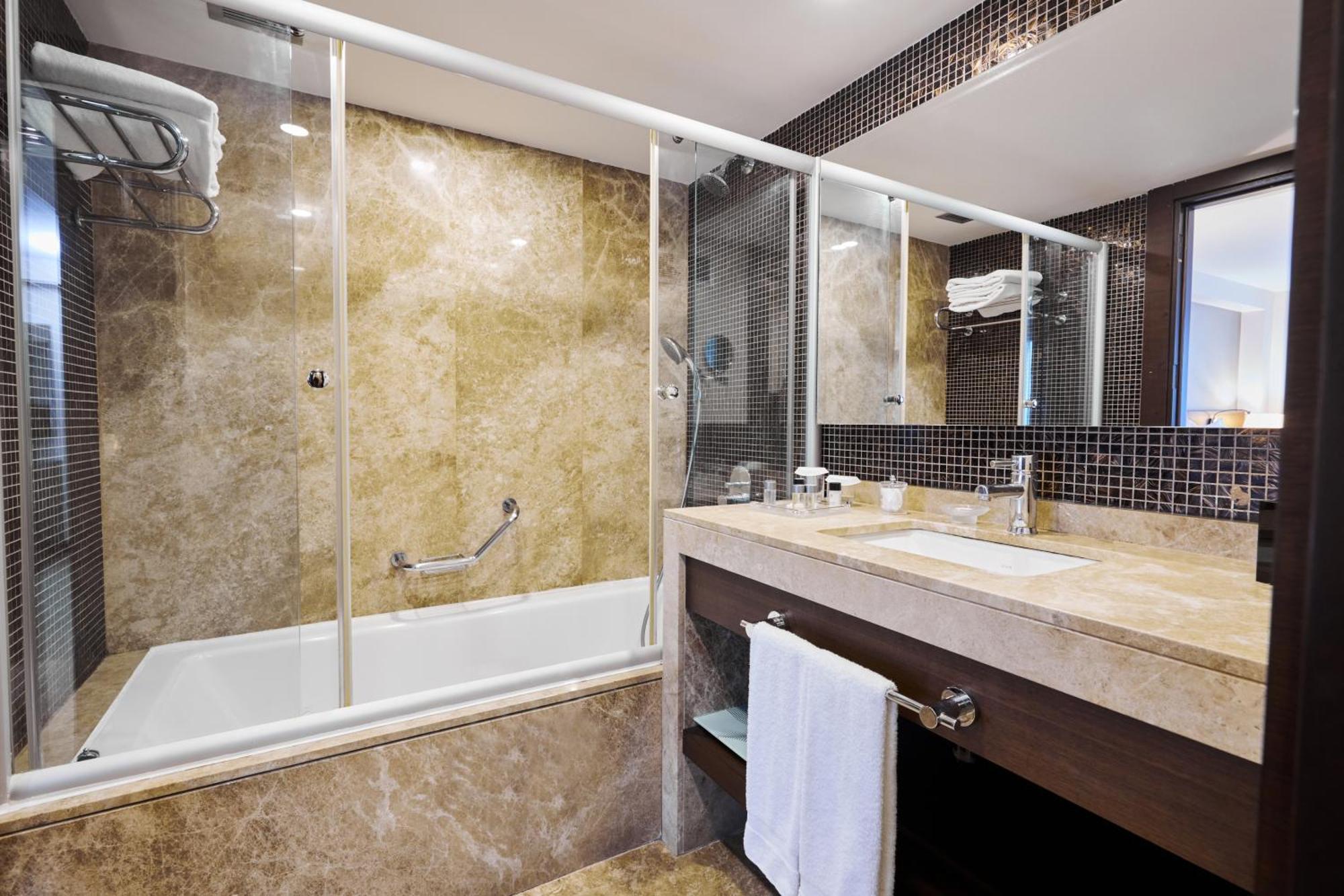Grand Deluxe King Room - Free SPA Access,1566940409:JPEG