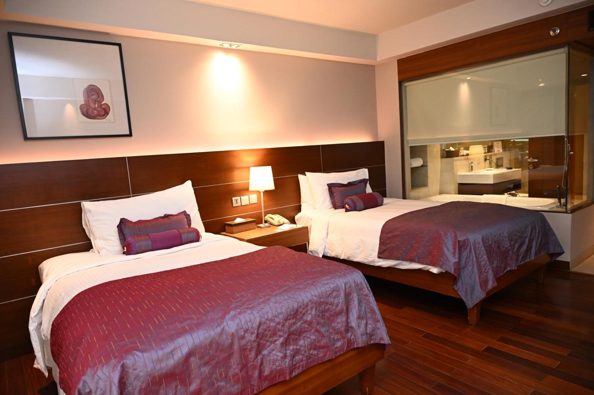 Executive Club Twin Room - 10% discount on Food & soft beverages, Laundry & Spa