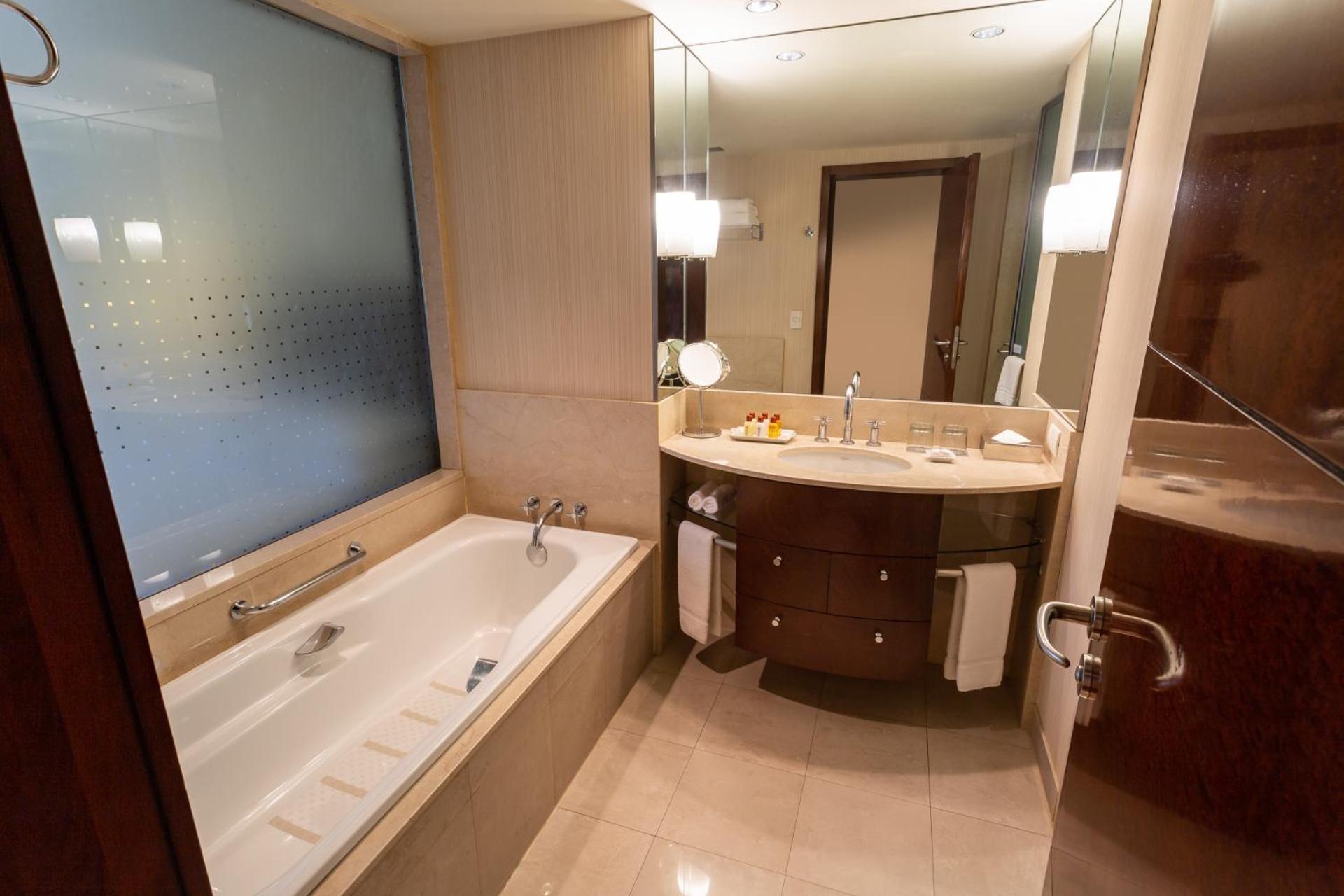 Guest room 1 King City view
