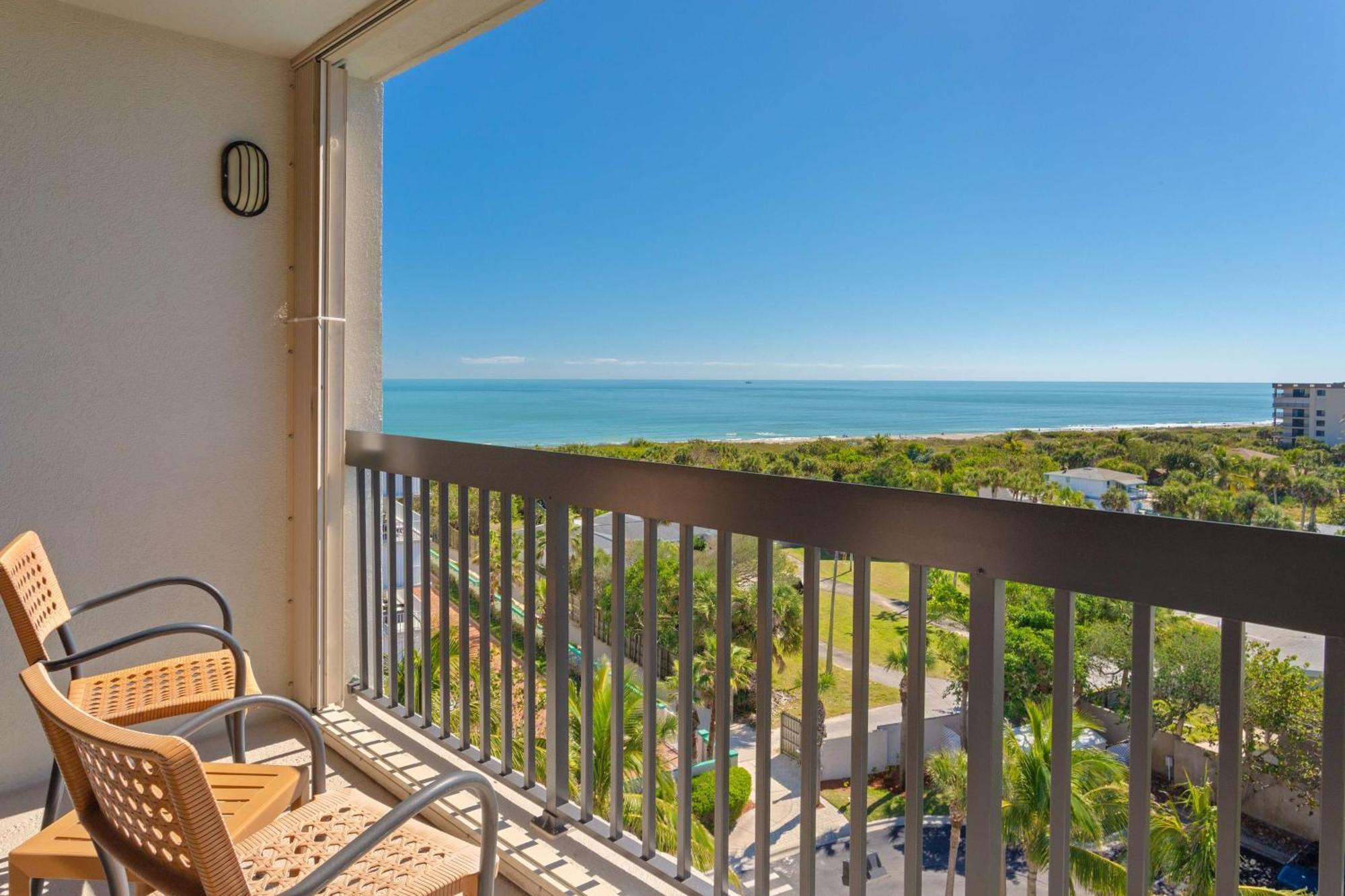 Zimmer mit 2 Queensize-Betten, Balkon und Meerblick