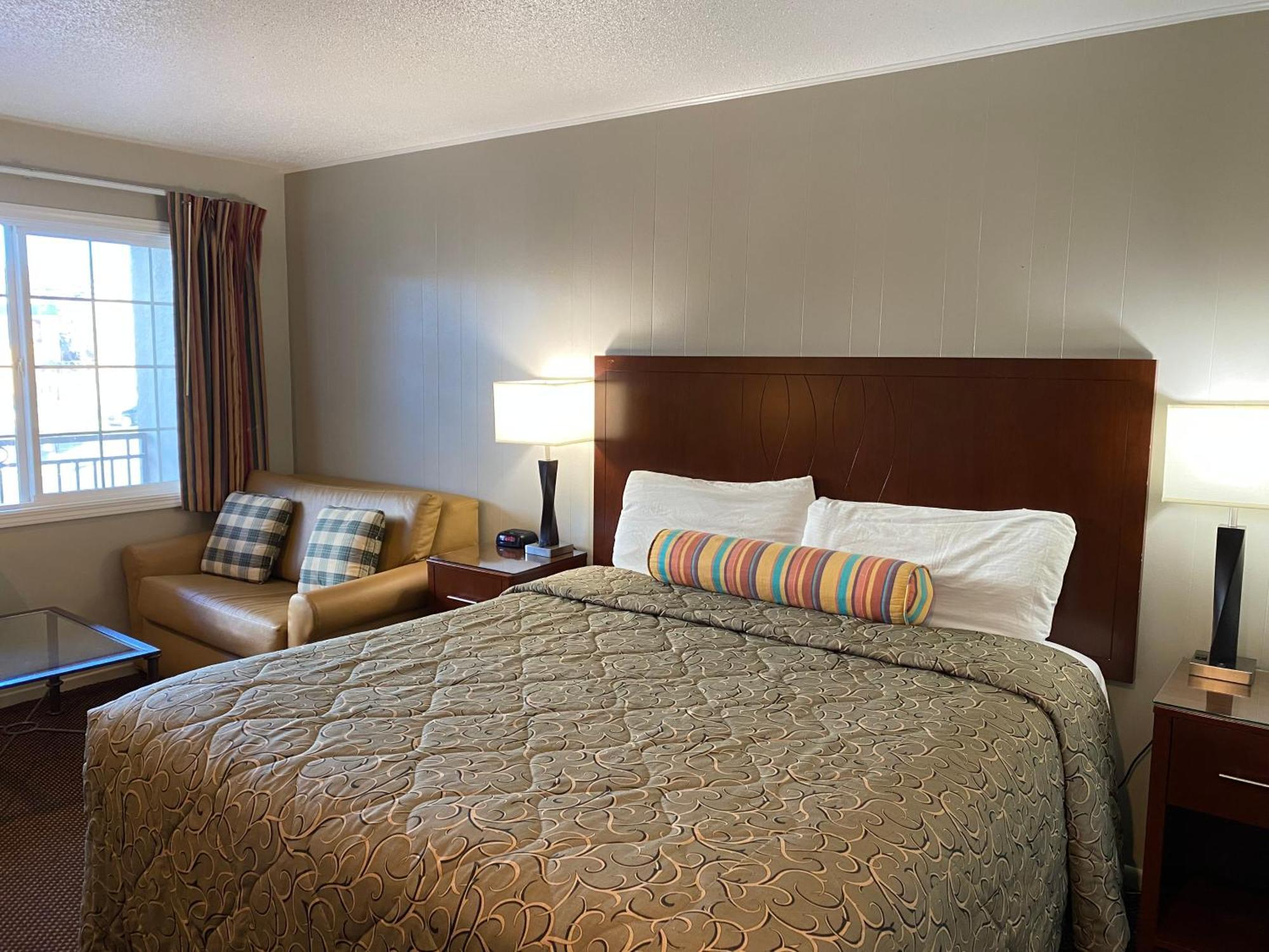 Deluxe King Room