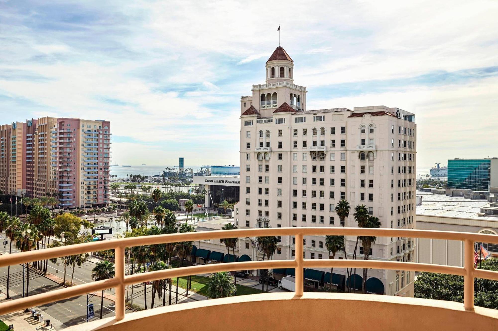 King Corner Room with Balcony and Harbor View