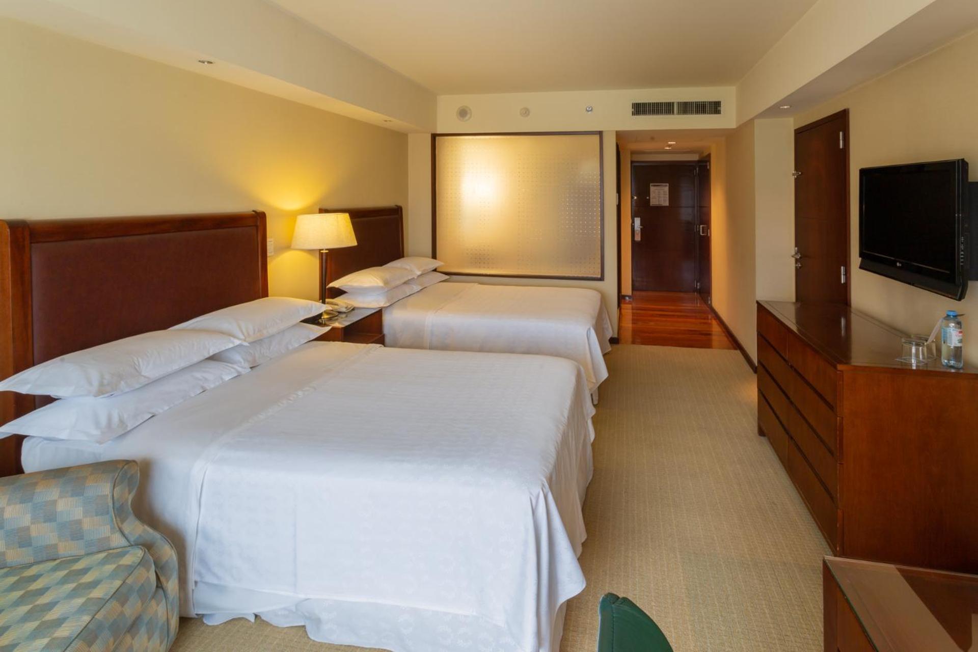 Guest room 2 Twin or Single Beds City view