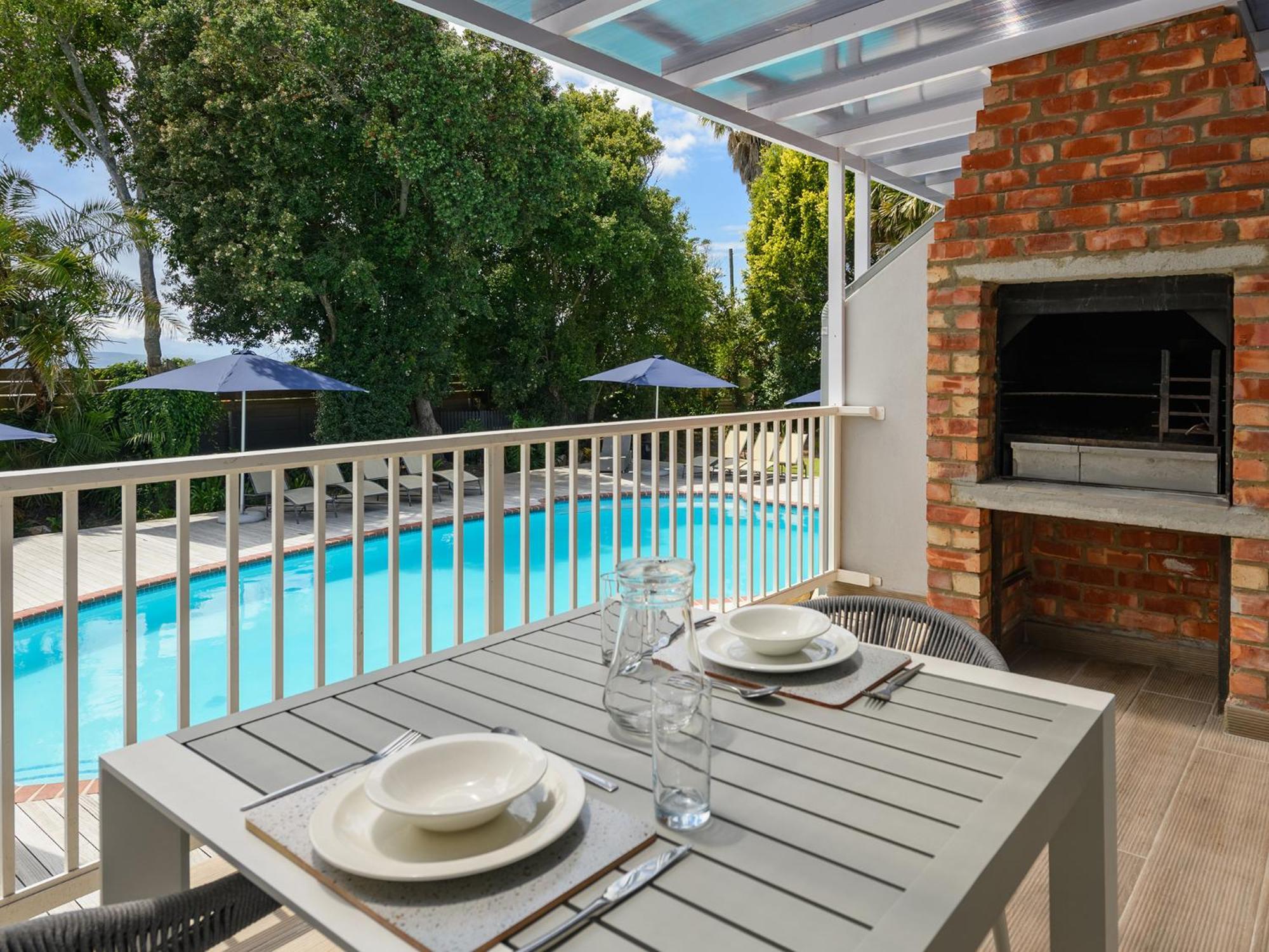 Studio Apartment Patio,1588207614:JPEG
