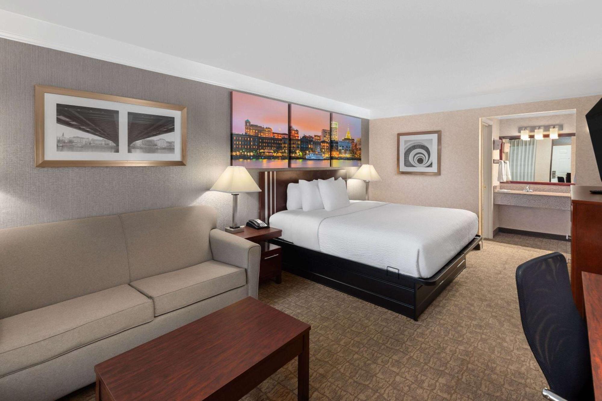 Deluxe King Room - Non-Smoking