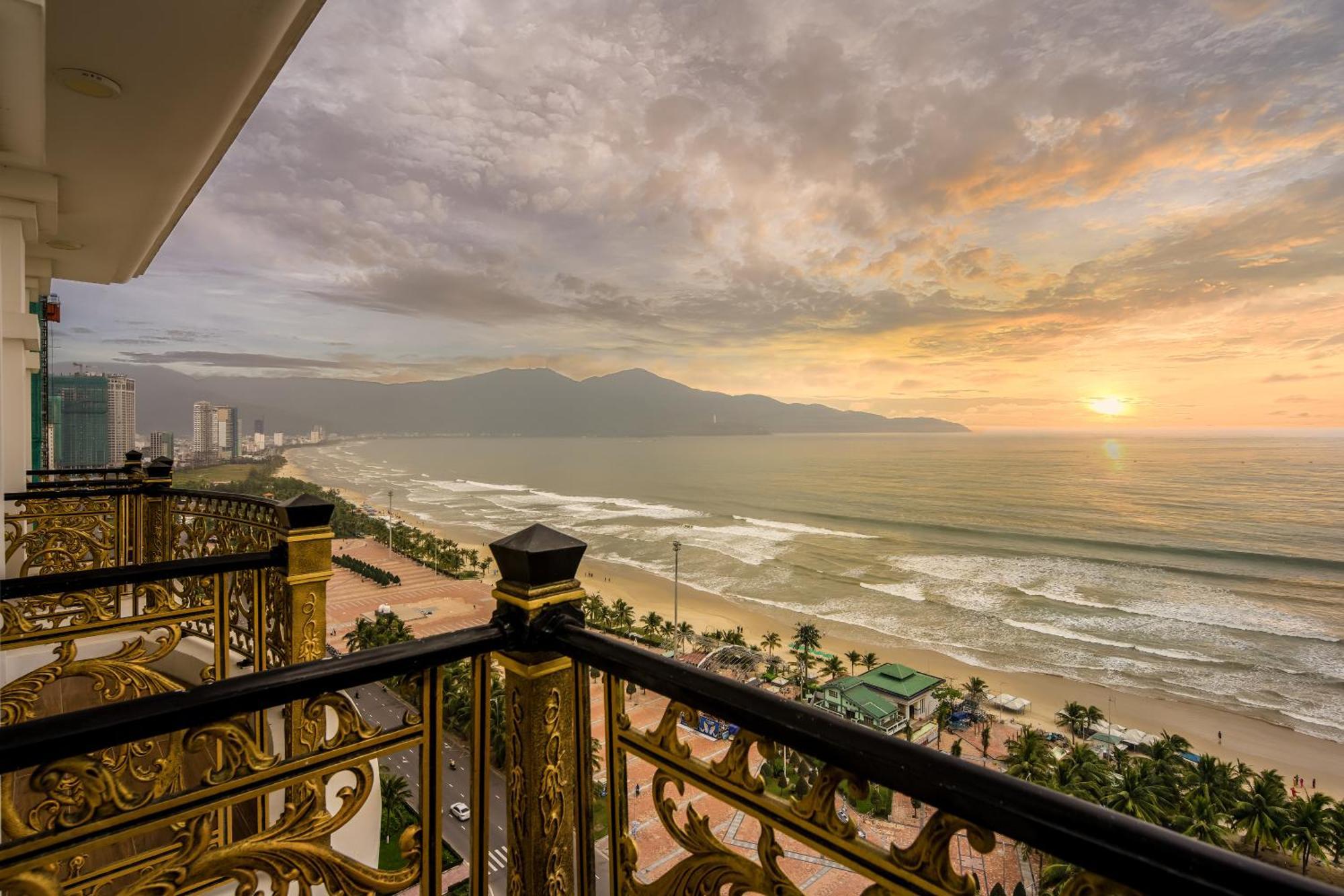 Suite Twin Ocean Front with Balcony
