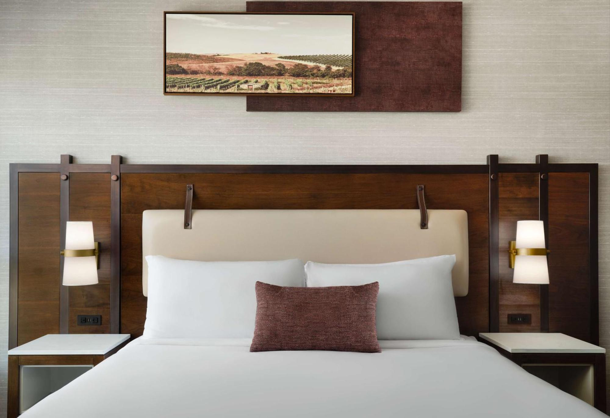 Habitación con cama extragrande.