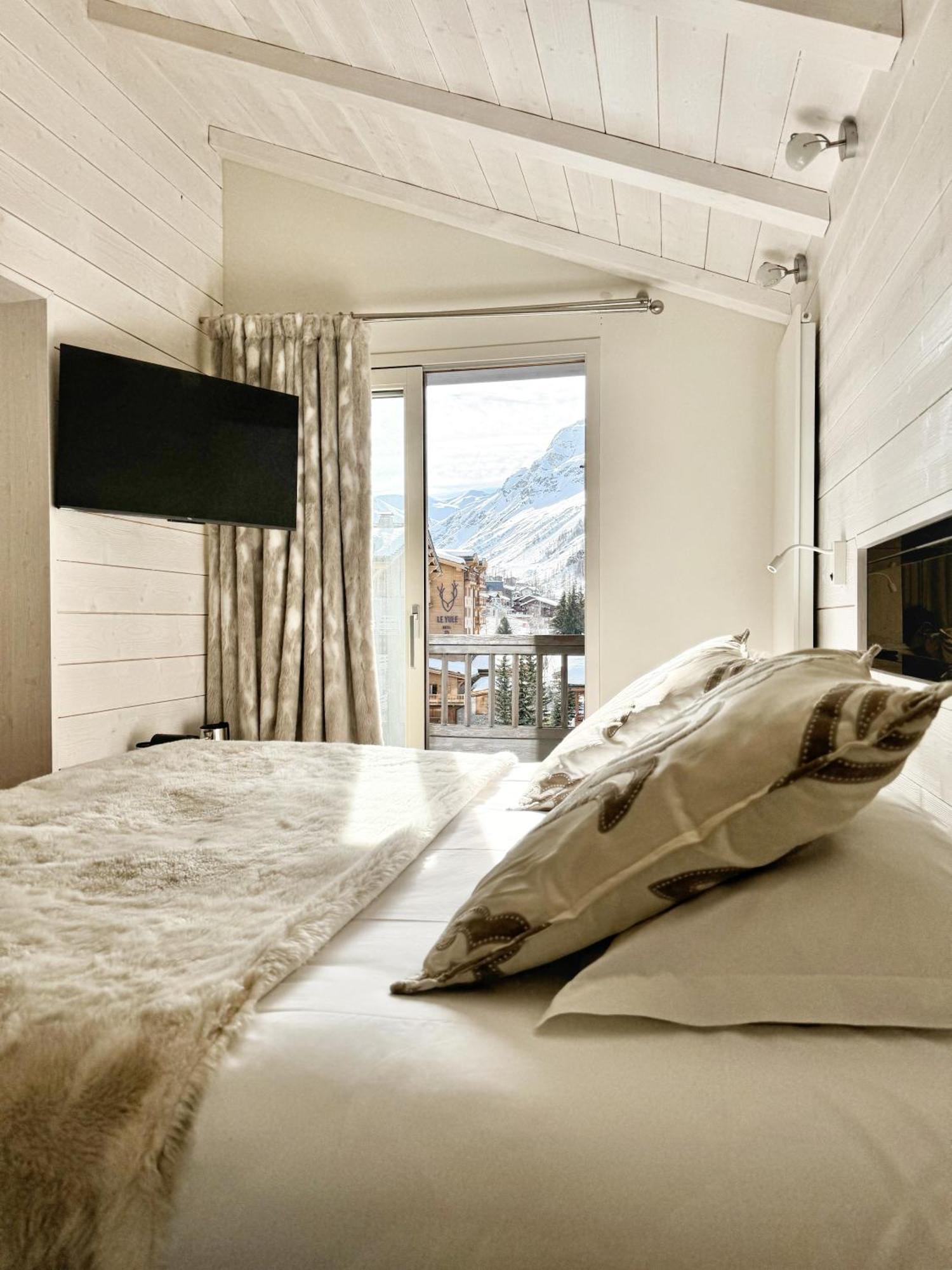 Family Two-Bedroom Suite with Mountain View