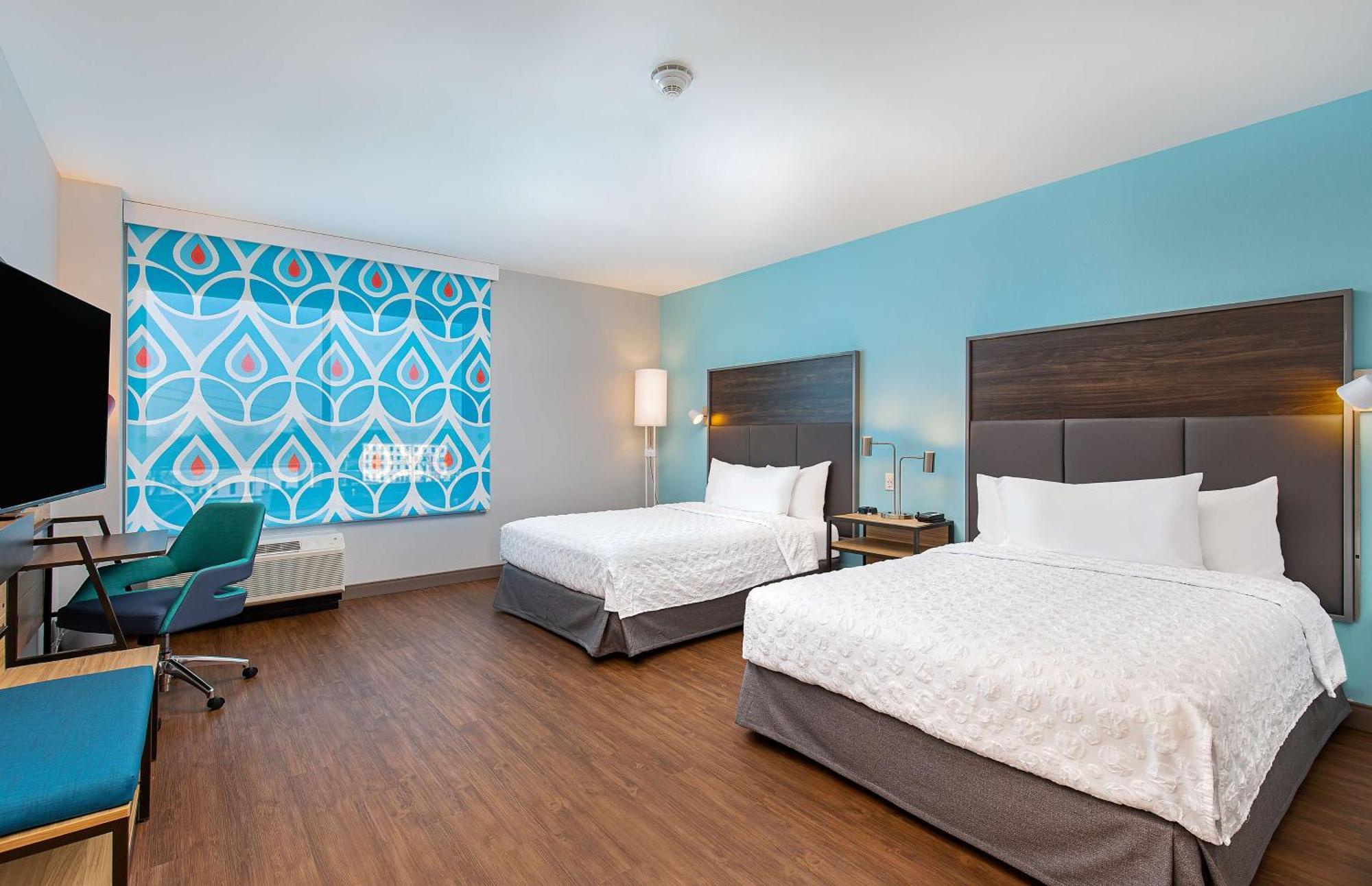 Queen Room with Two Queen Beds - Mobility Access and 3X3 Shower