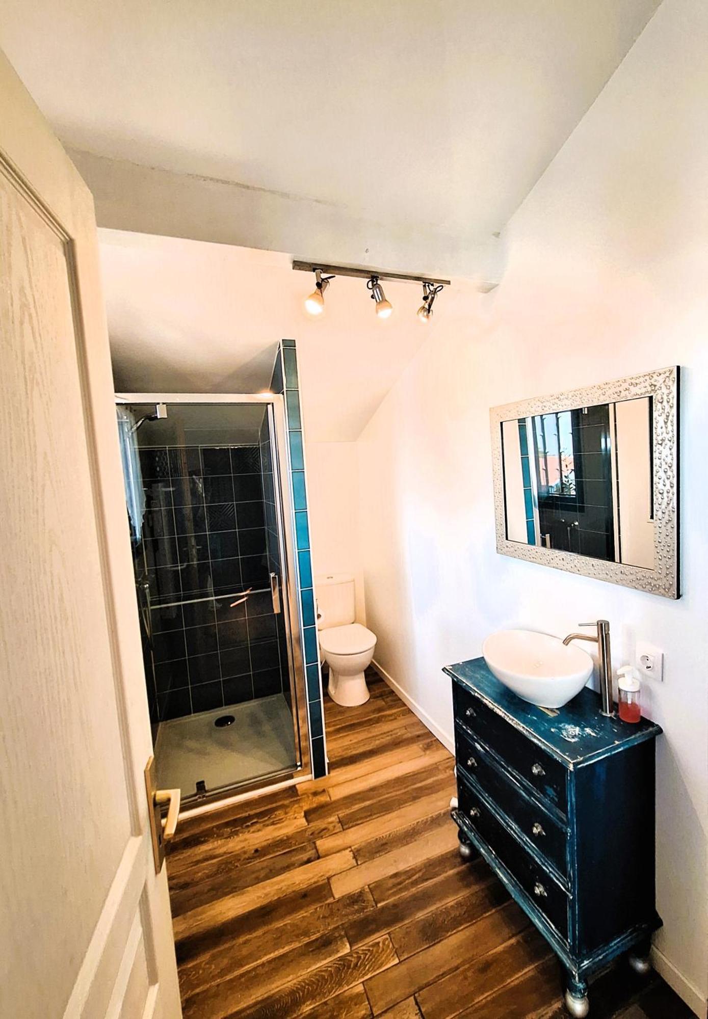 Chambre Triple avec Salle de Bains Privative