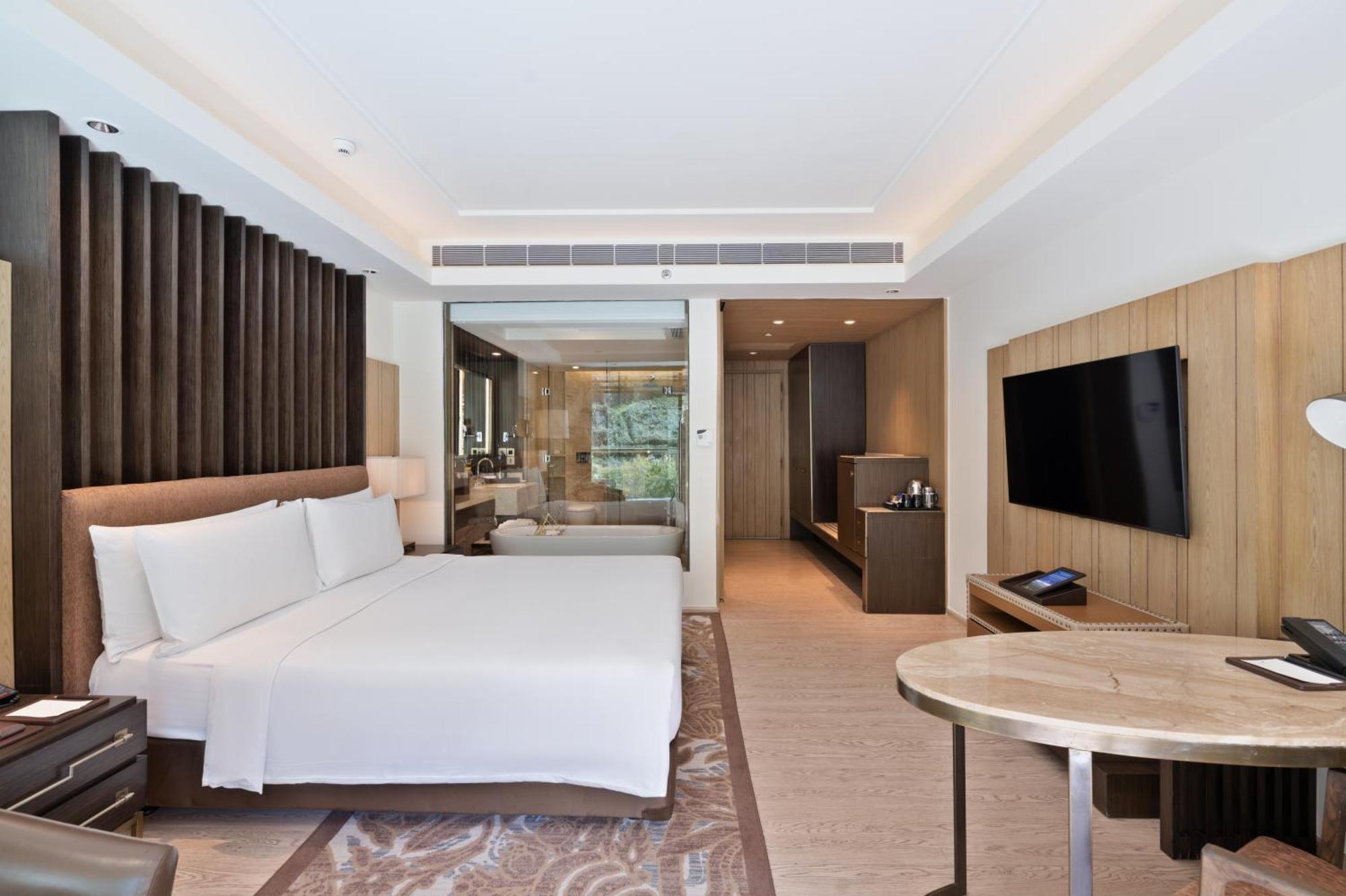 Deluxe King Balcony Room with Bathtub - Enjoy INR 1,000 Signature Resort Credit per stay