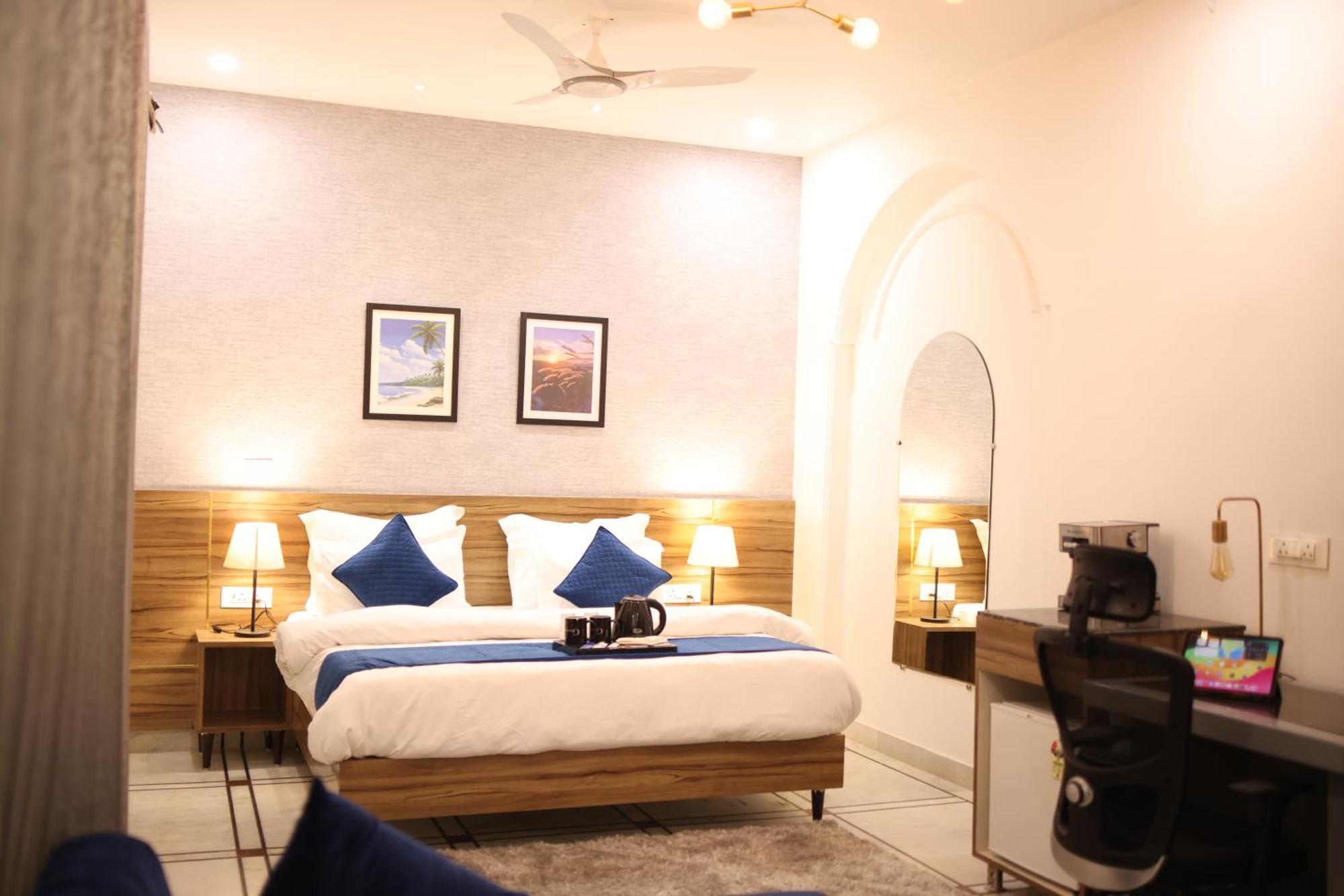 Queen Suite with Spa Bath