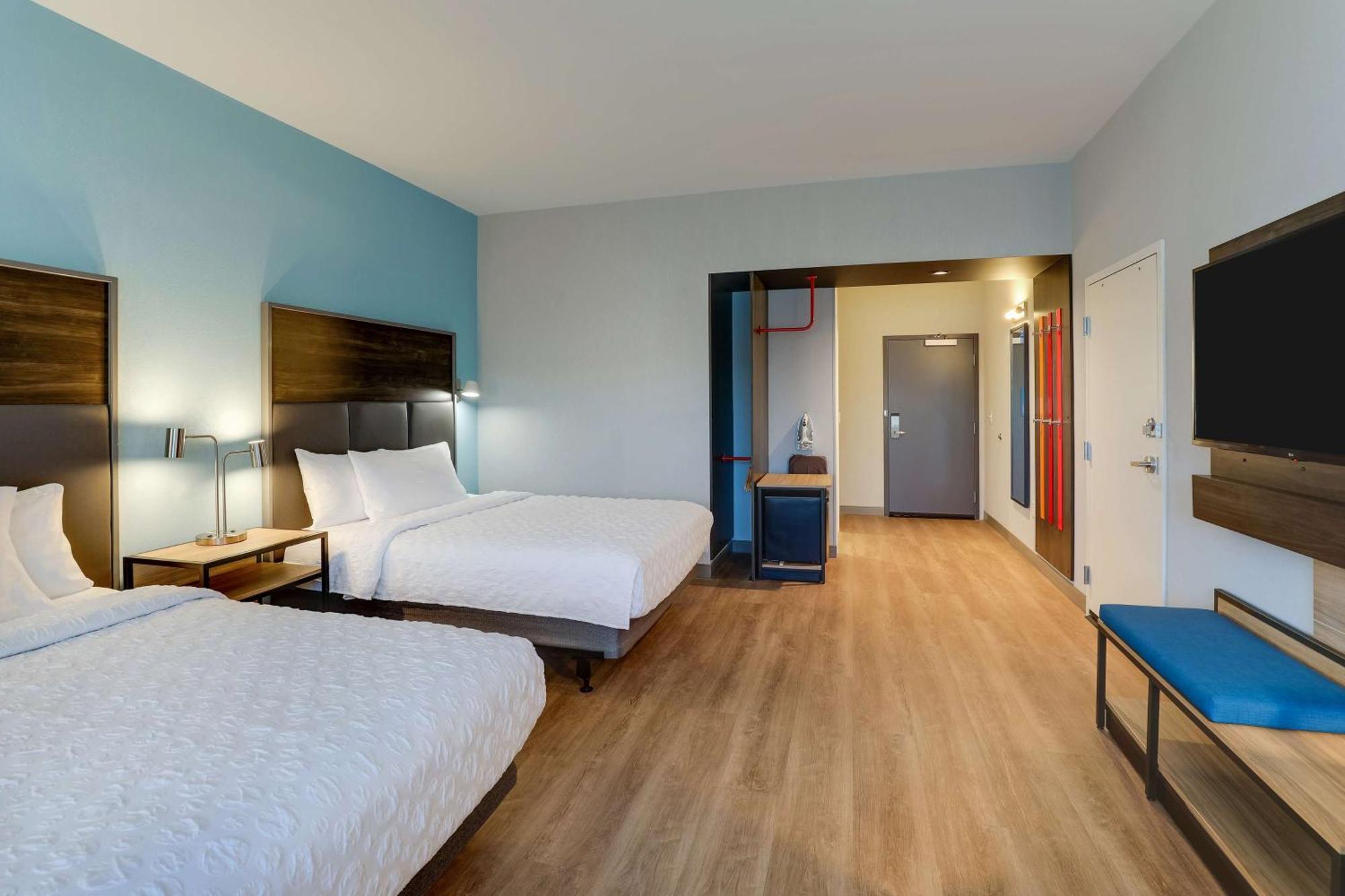 Queen Room with Two Queen Beds - Hearing Access