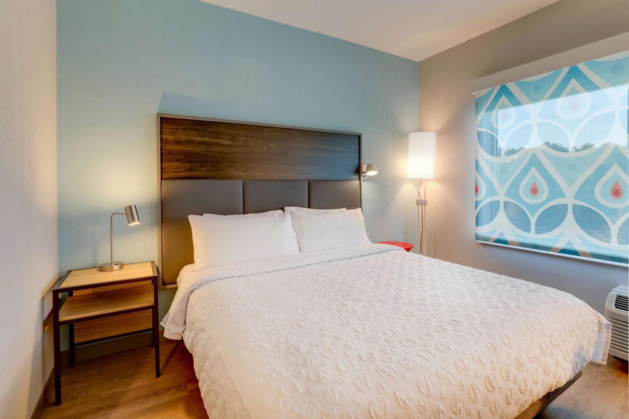 King Room with Walk-In Shower
