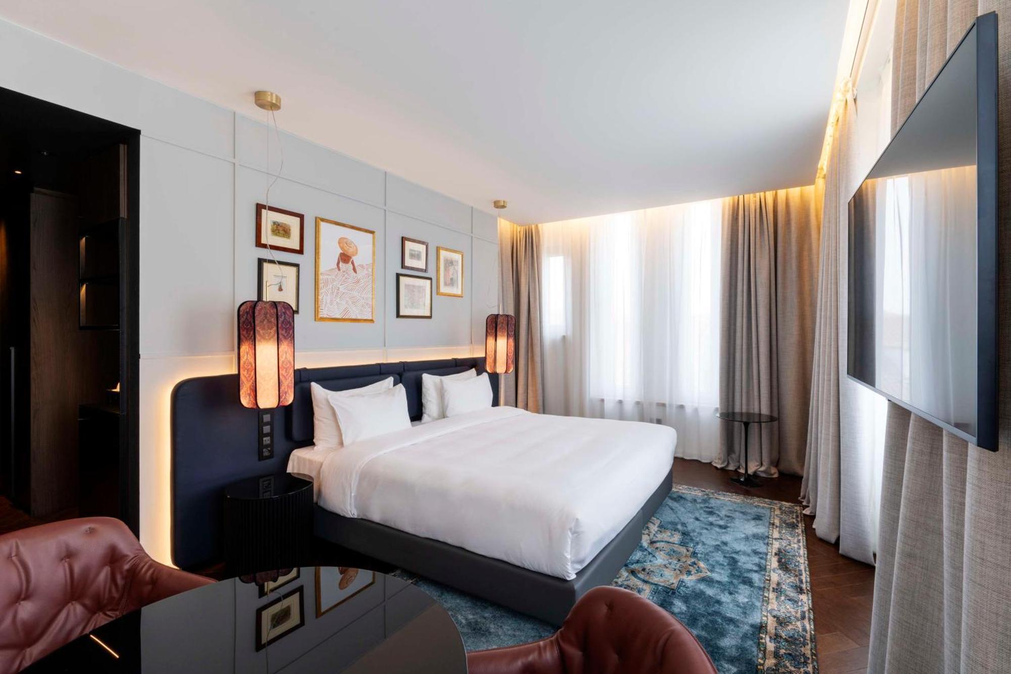 Junior Suite Bath,1394915774:JPEG