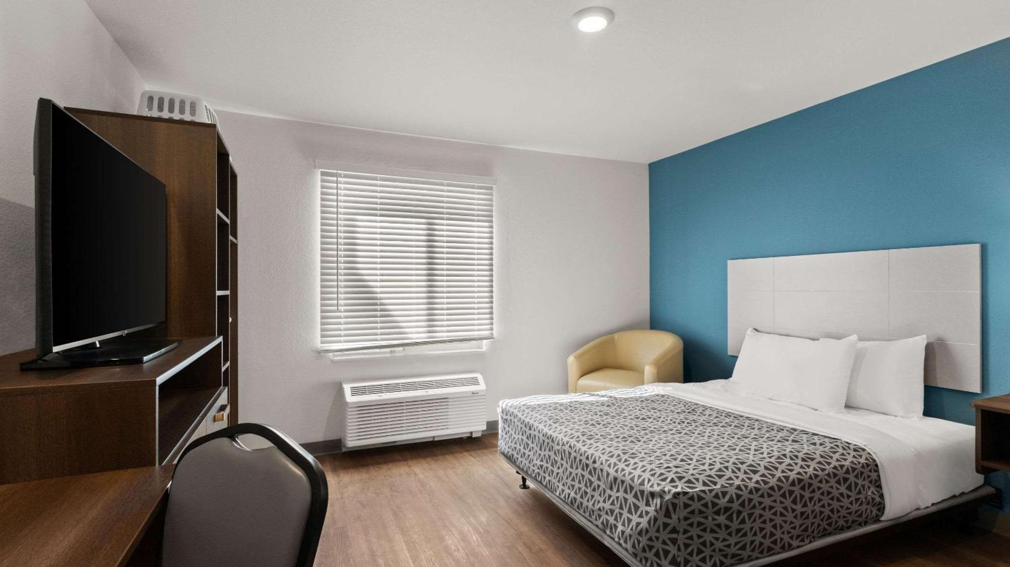 Queen Suite with Tub - Disability Access/Non Smoking