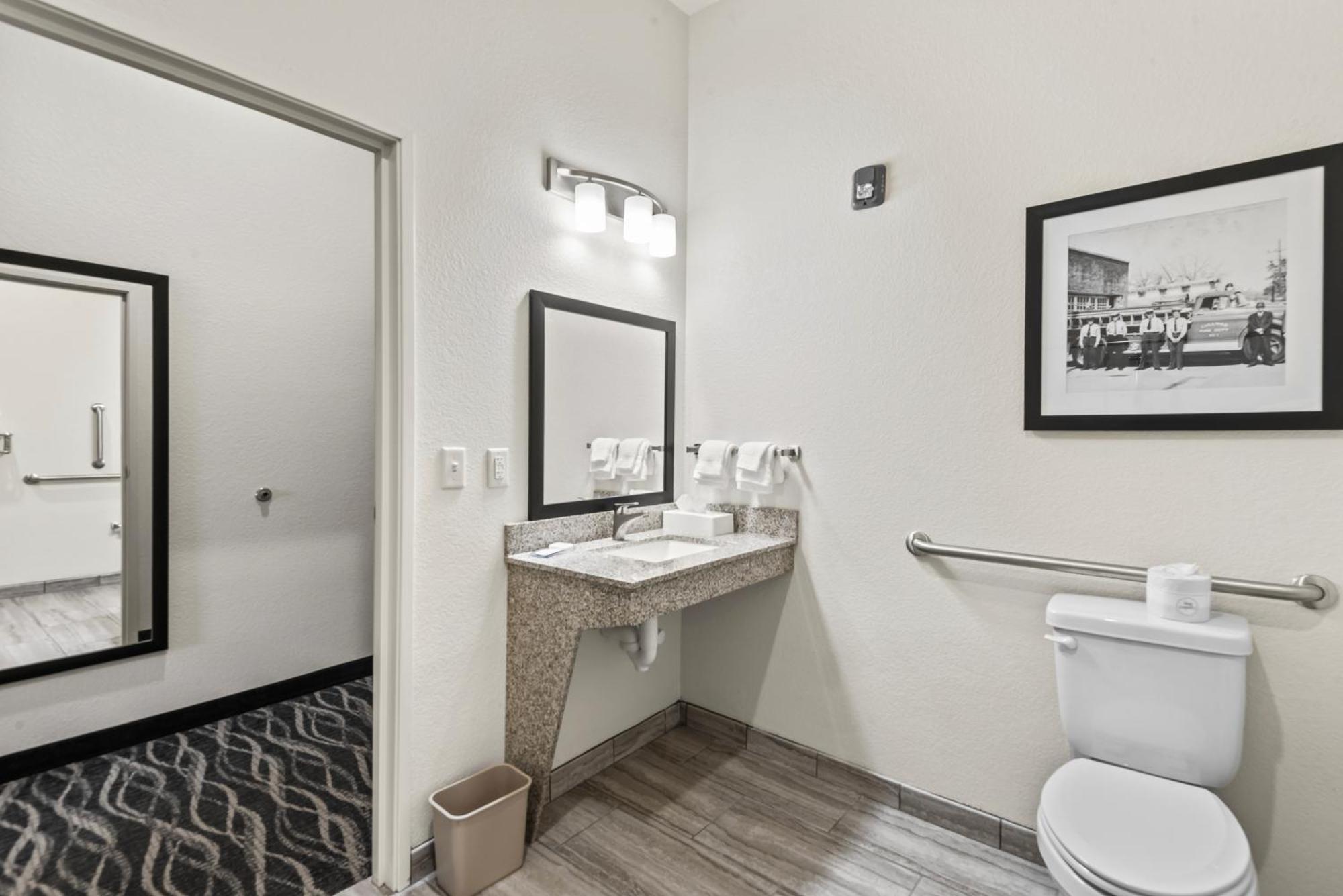 Queen Room - Disability Access