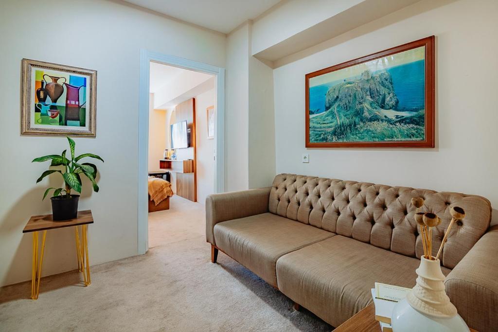 Large Double Room,1567756373:JPEG