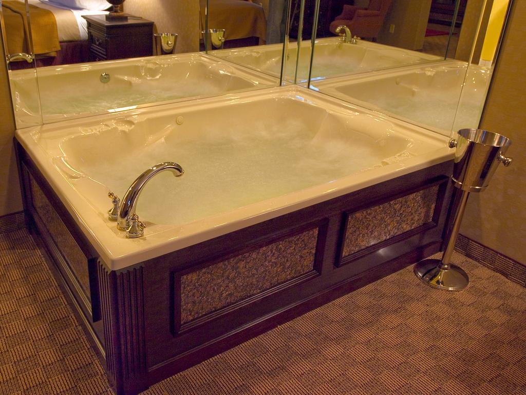 King Room with Spa Bath