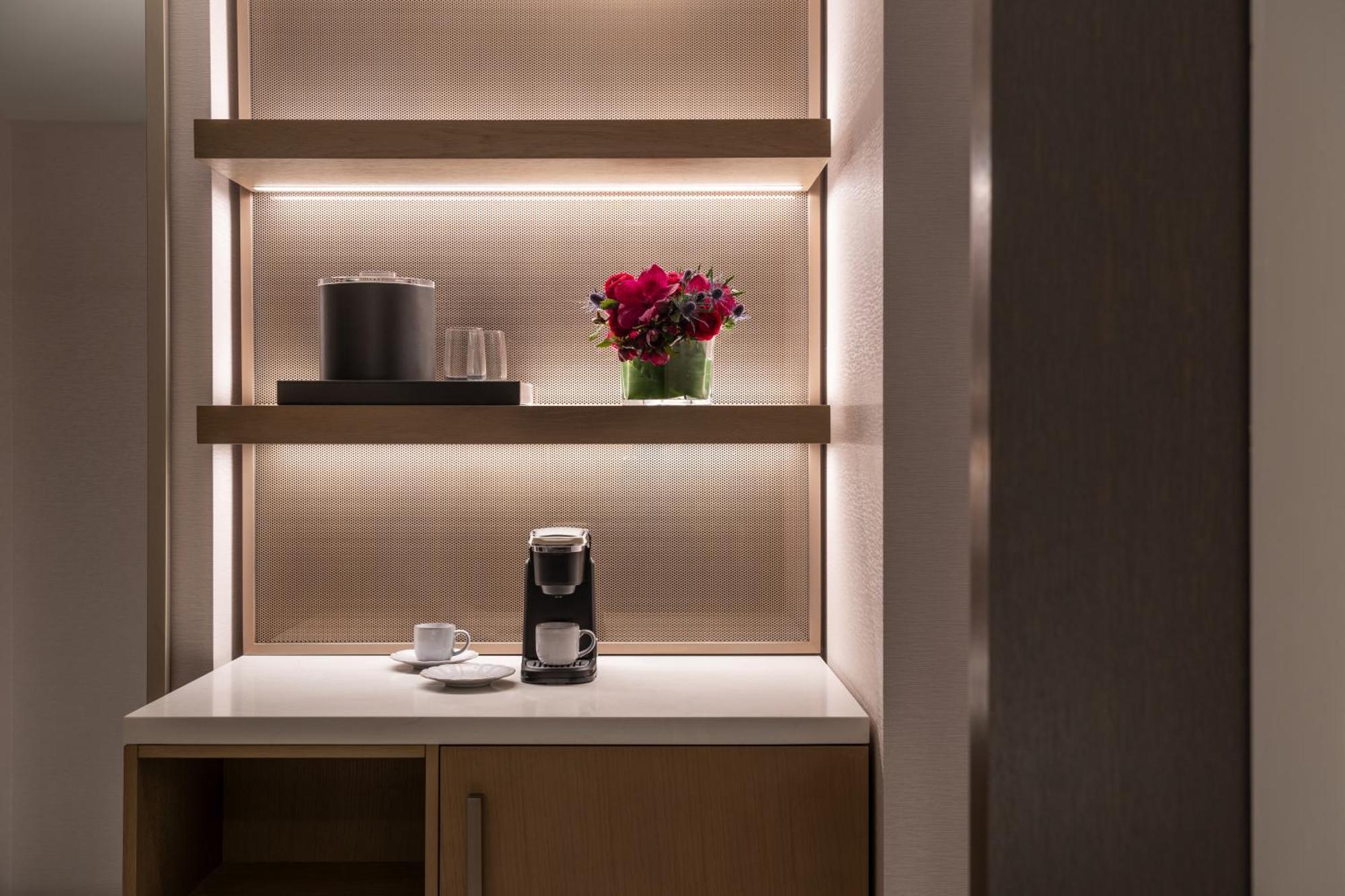 Luxury Suite 2 Queens Hearing Accessible