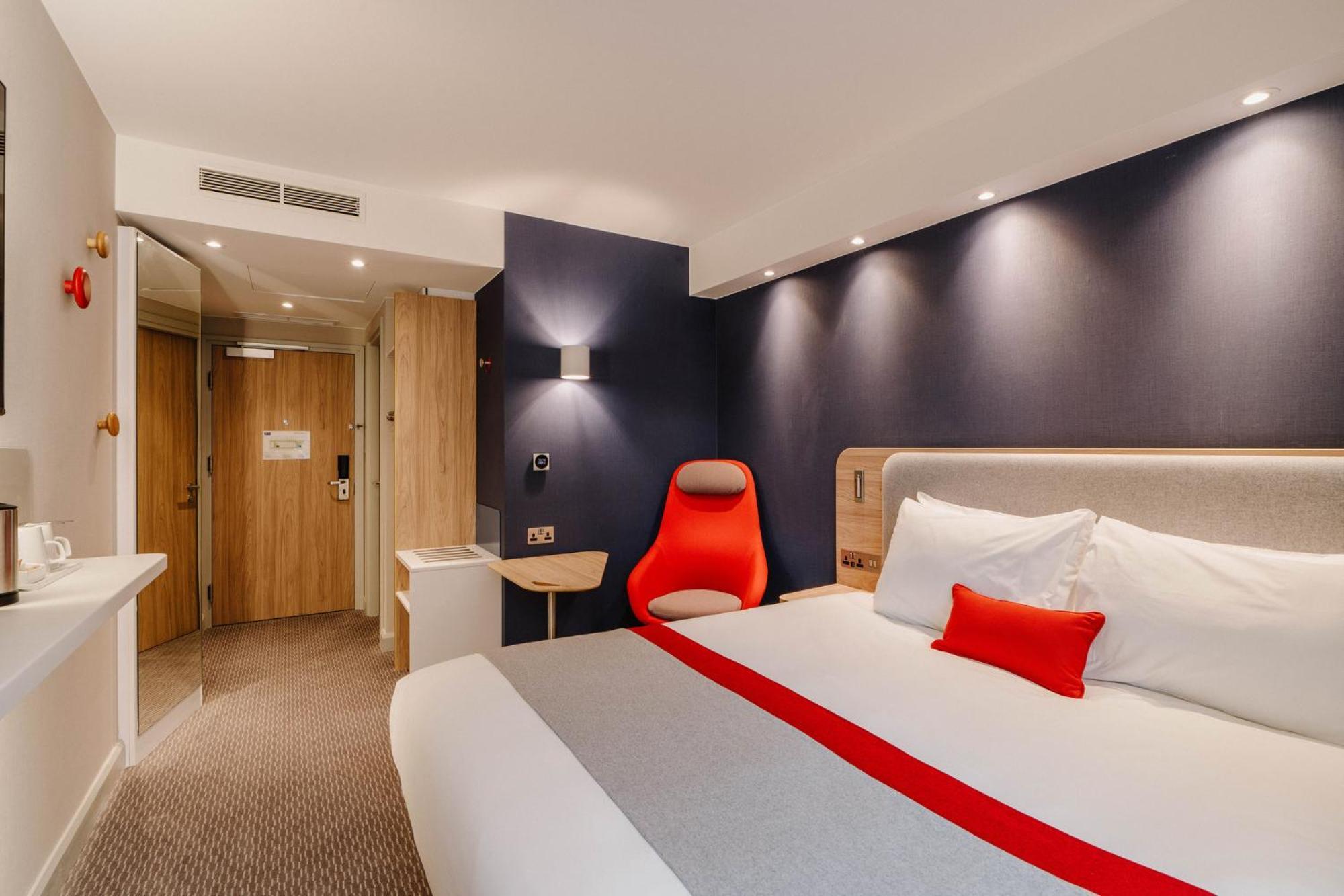 Standard Queen Room Hot
