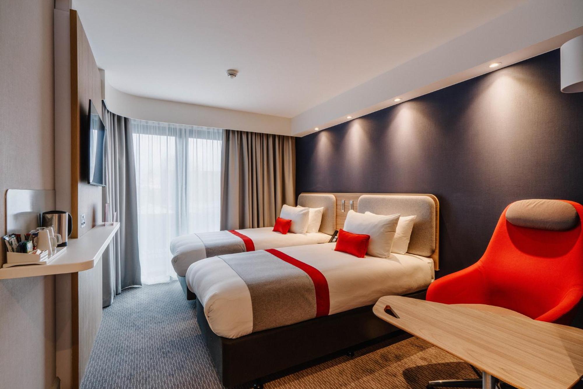 Standard Twin Room Street View Hot