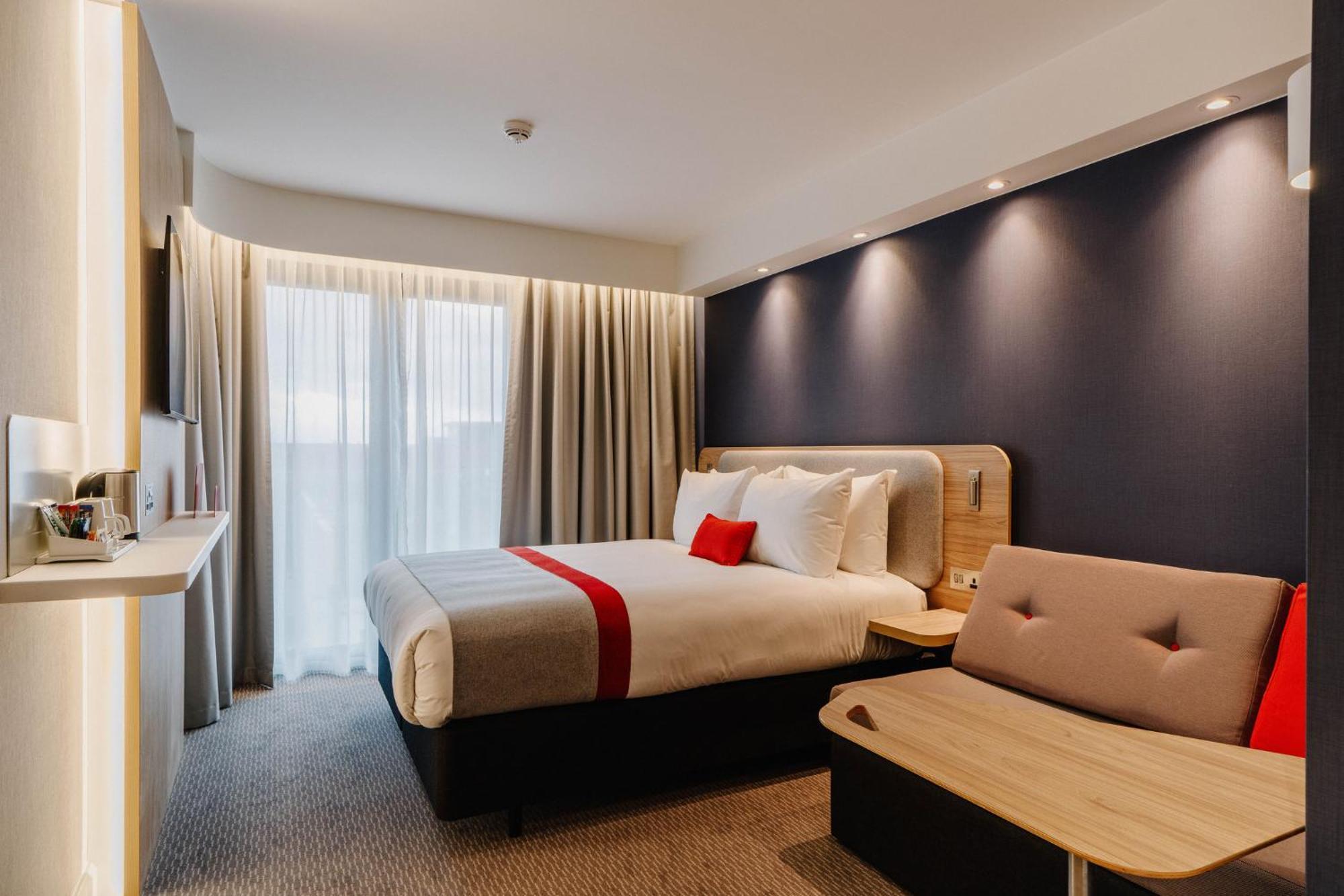 Standard Queen Room Sofa Bed CIty View Hot