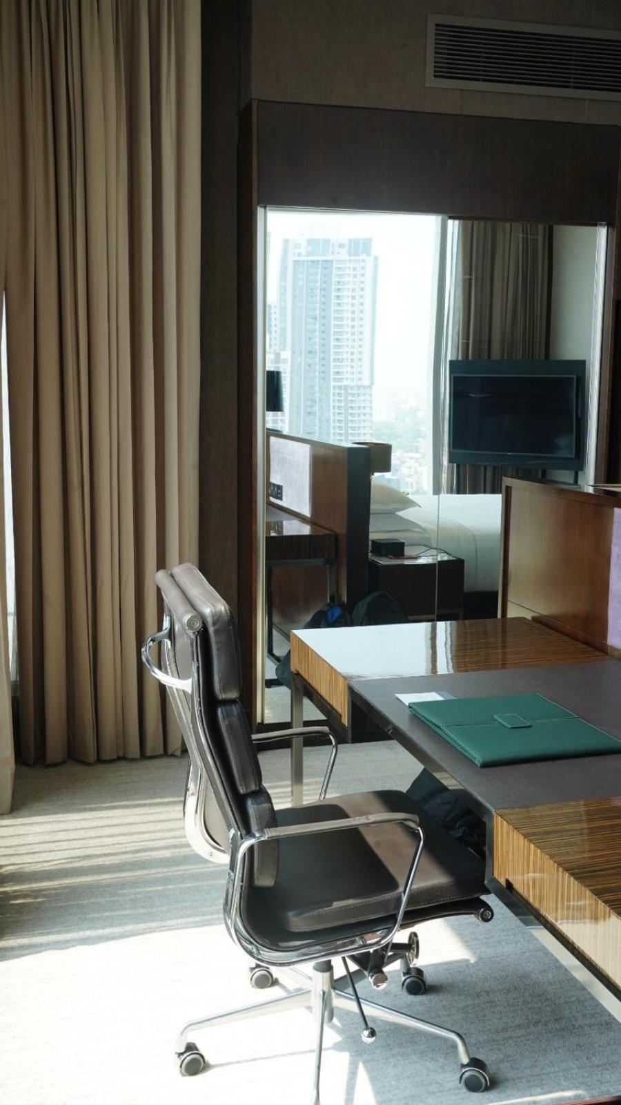 Premier Corner King Room Ocean View Club Lounge Access spa per room F&B per room Early check Late Checkout subject to availability