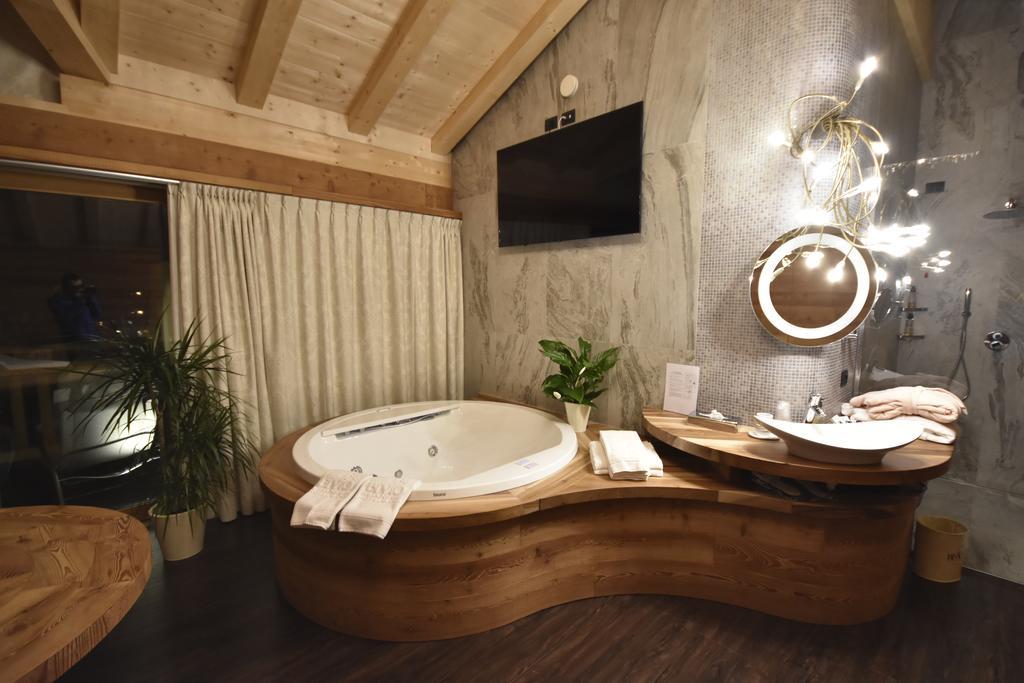 Luxury Suite with Spa Bath