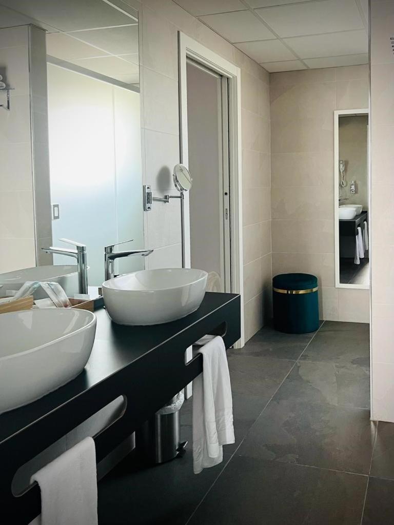 Deluxe Suite with Sea View