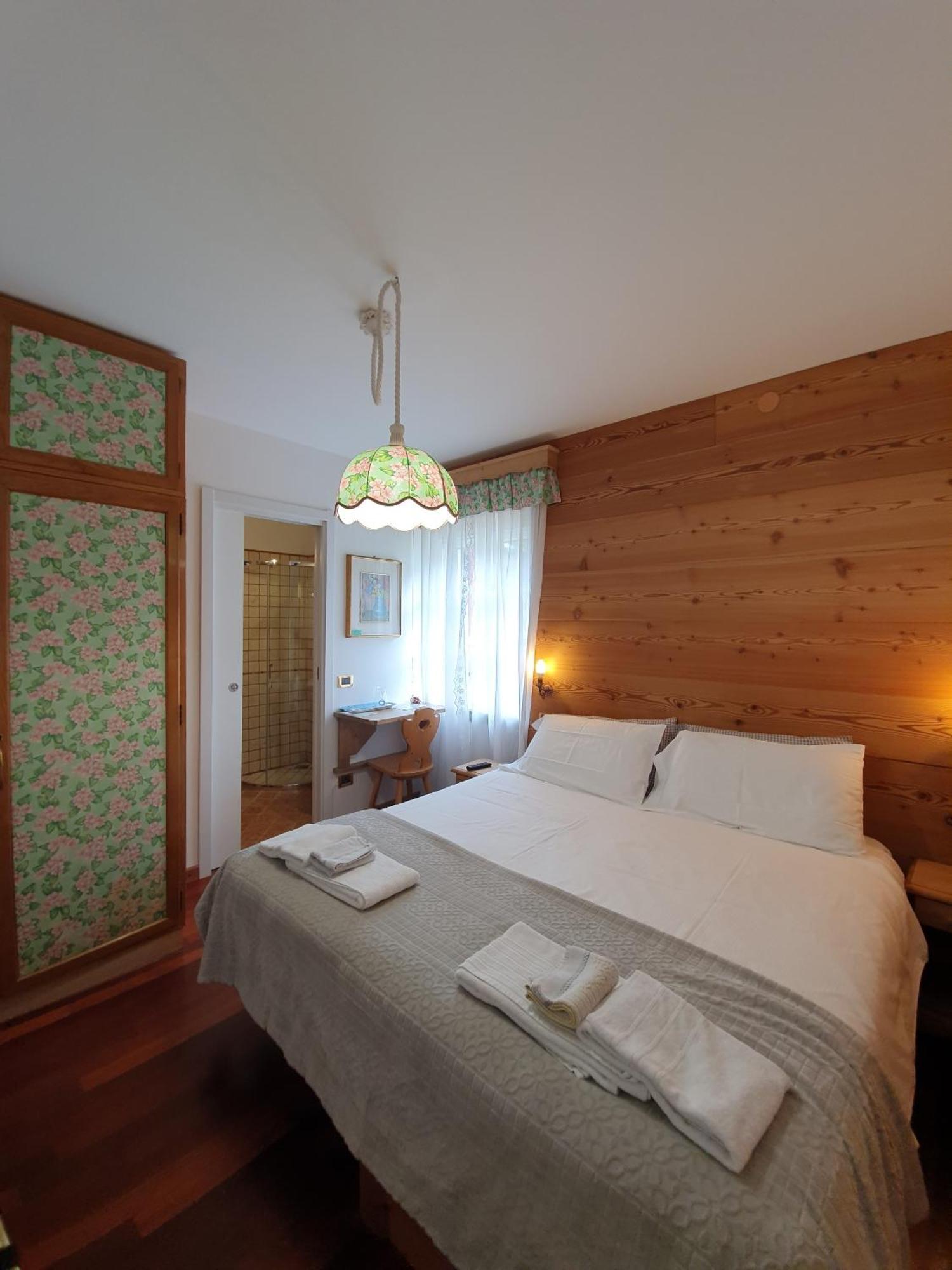 Twin Room with Private Bathroom