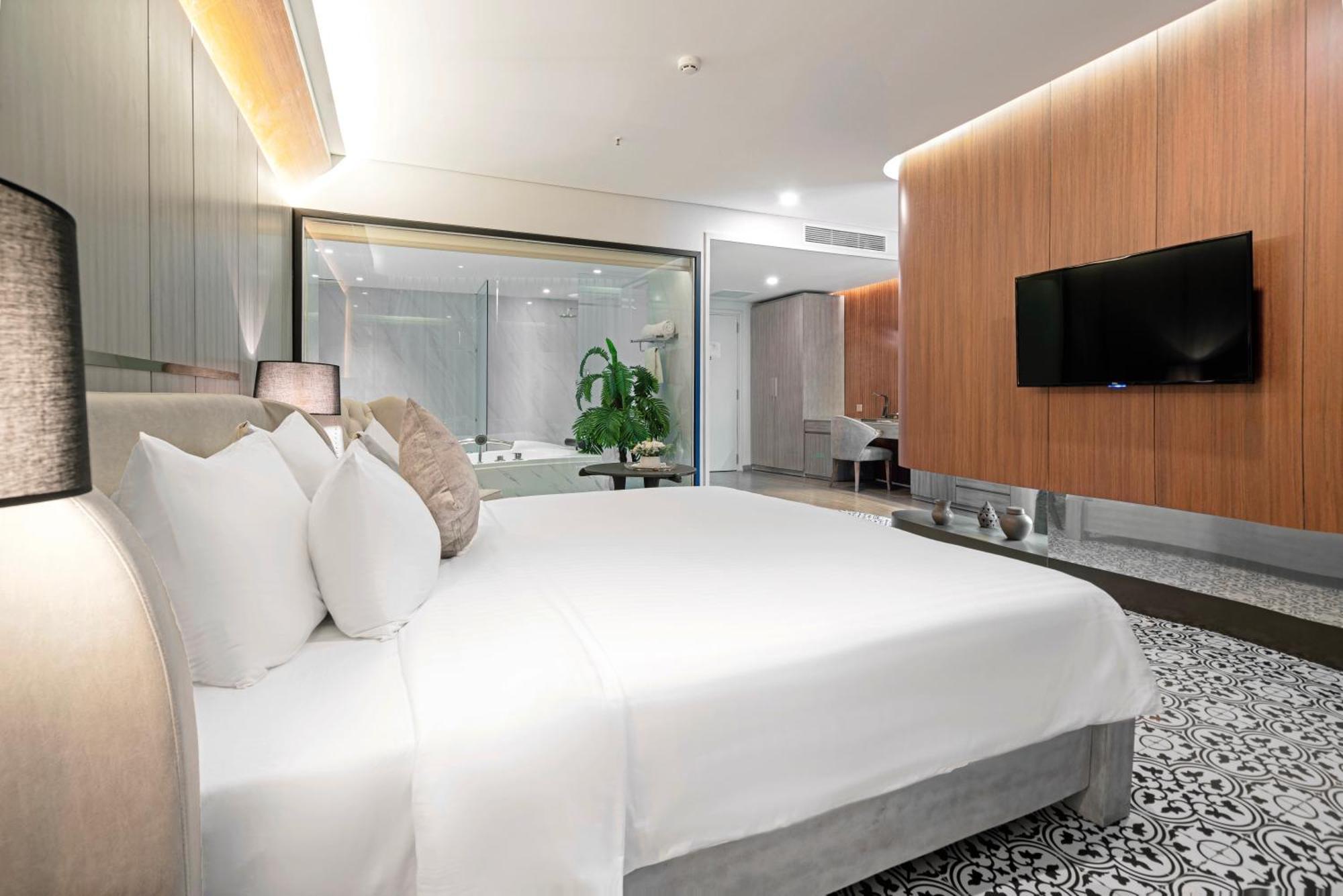 Junior Suite with Balcony and Ocean View