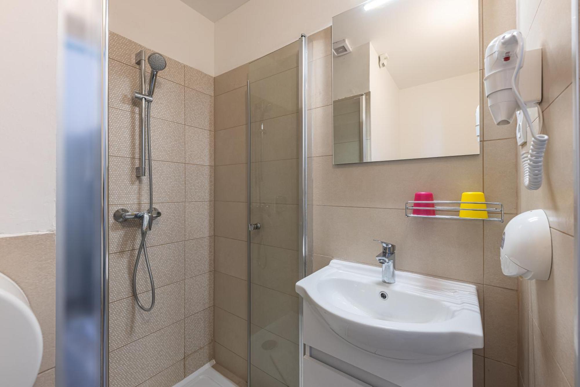 Small Studio,1571346467:JPEG