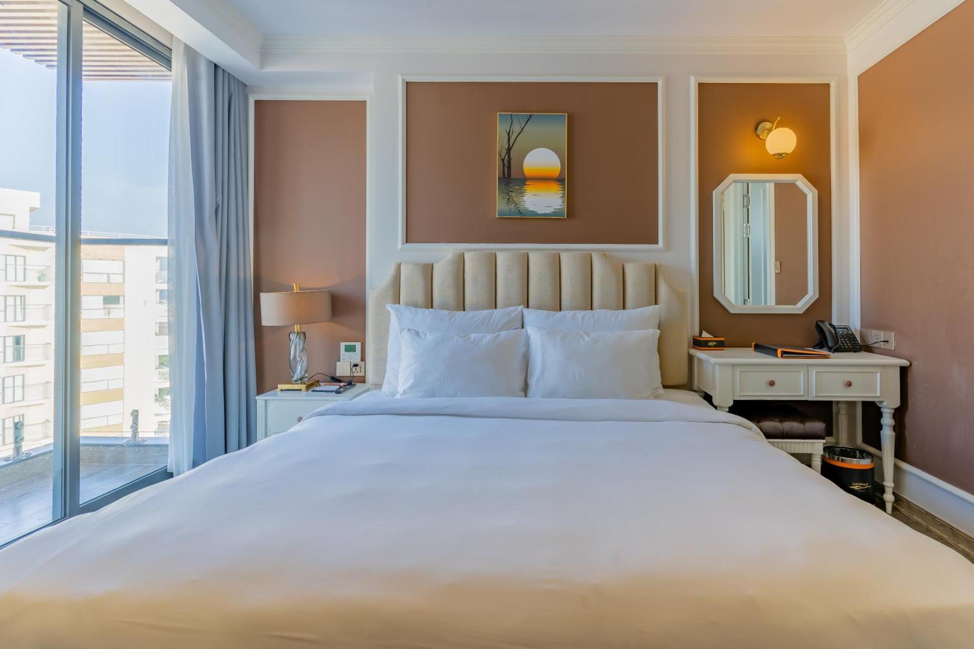 Deluxe Double or Twin Room City View