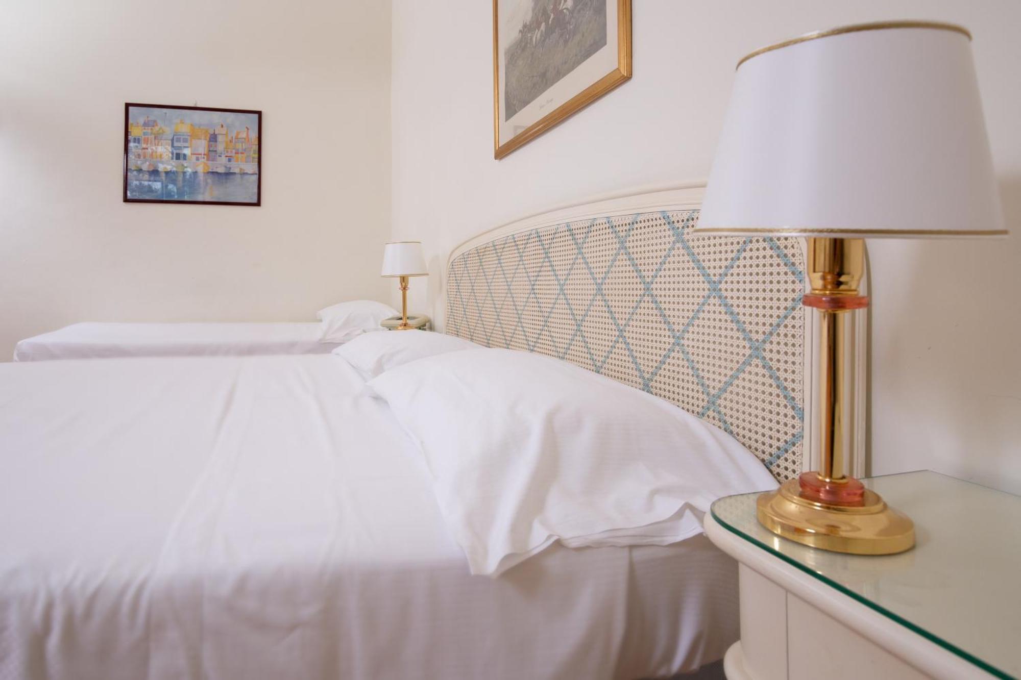 Dreibettzimmer mit Balkon
