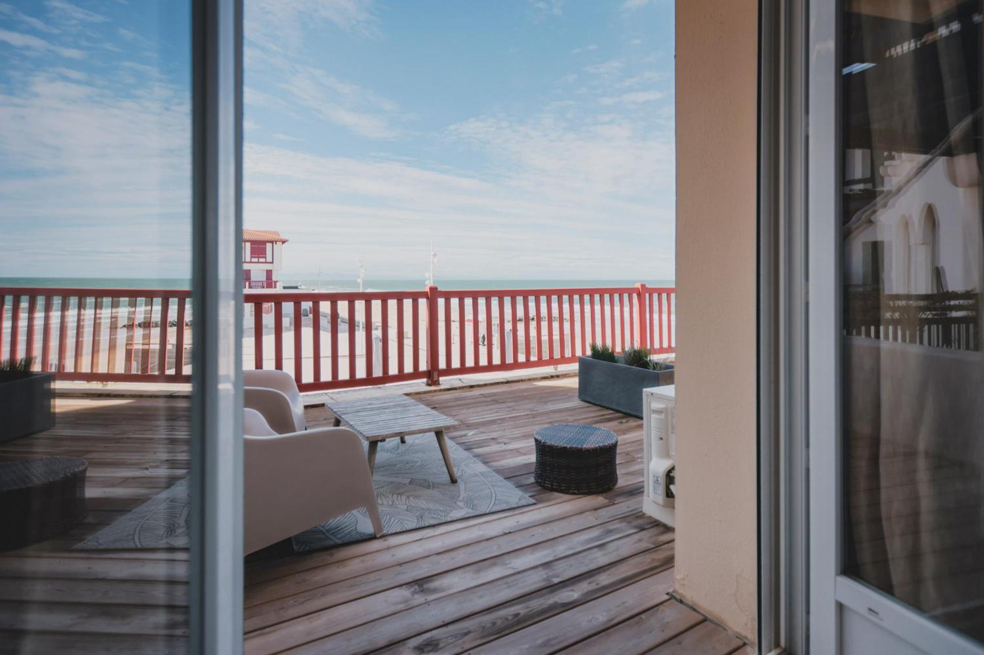 Habitación Doble con terraza y vistas laterales al mar