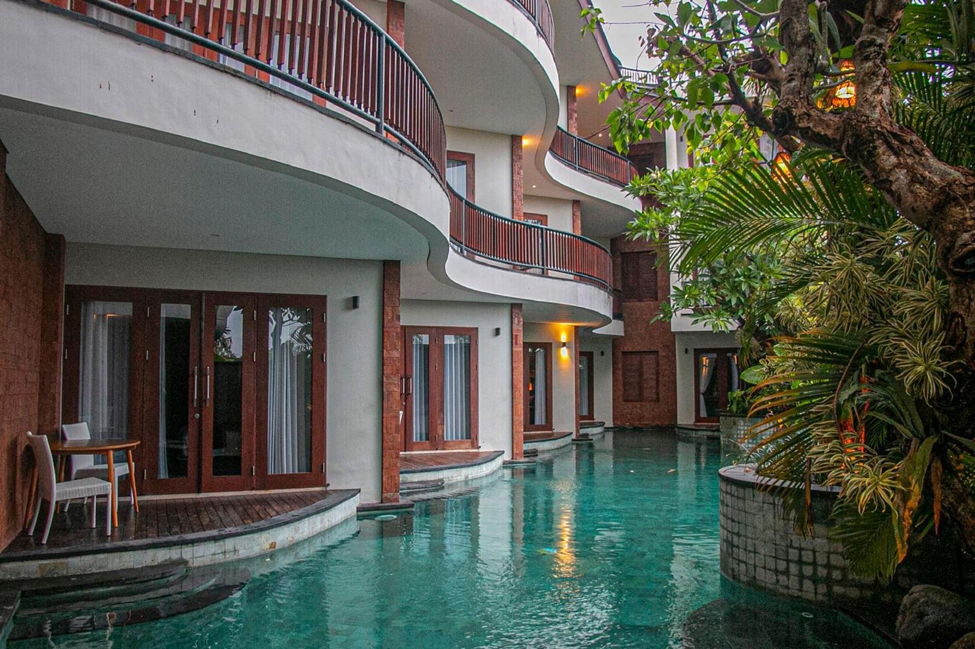Superior Double Pool Access,1324125460:JPEG