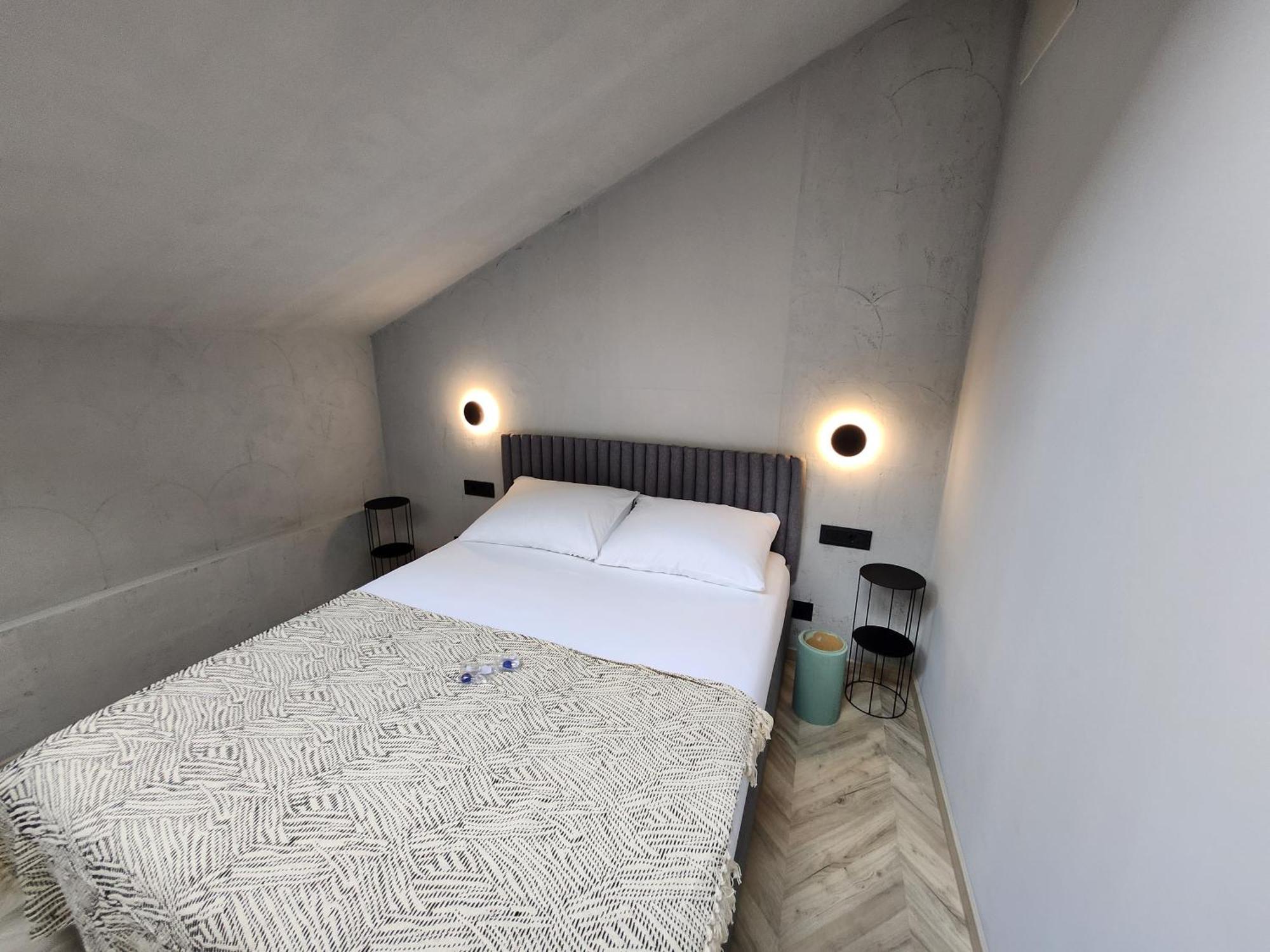 Standard Double Room,1572659309:JPEG