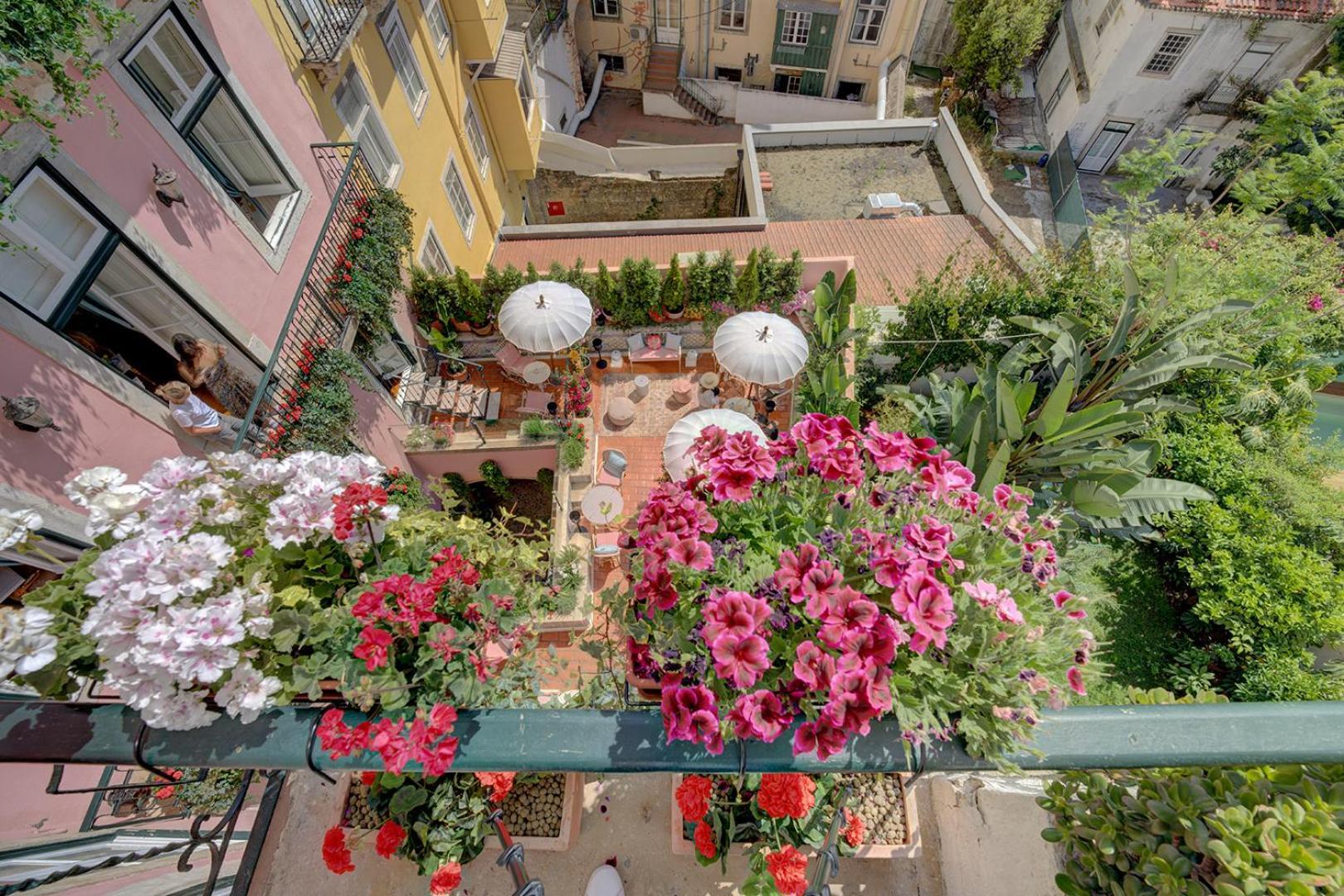 Tweepersoonskamer met een Balkon en Uitzicht op de Stad