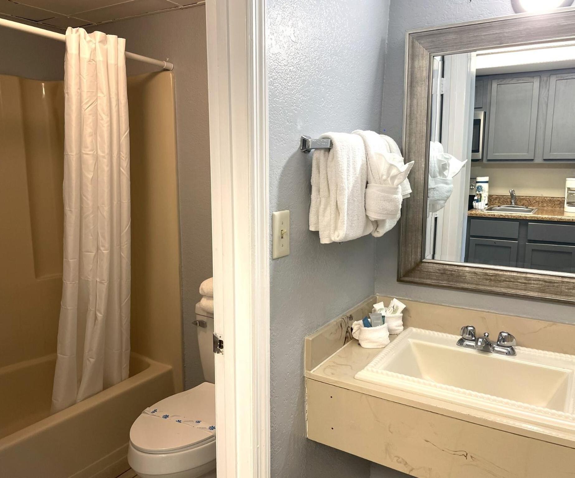 Apartment with Shower