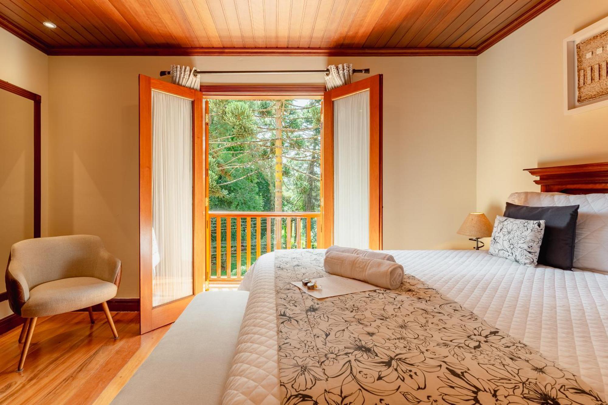 Deluxe Suite with Spa Bath