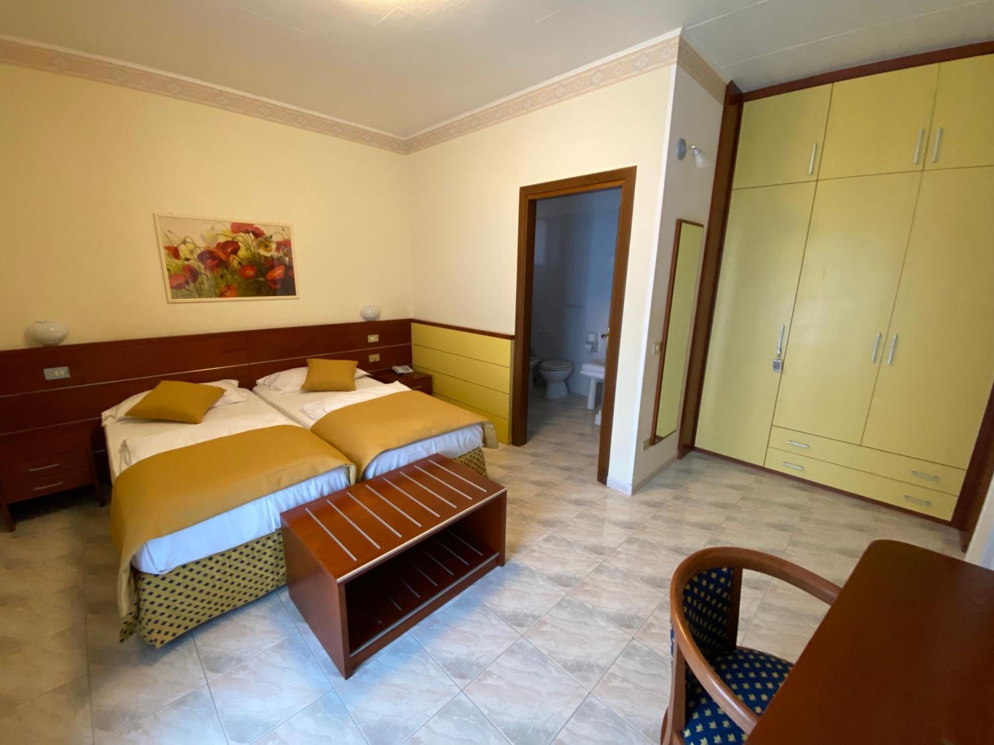Double or Twin Room with Balcony and Partial Lake View - Annex