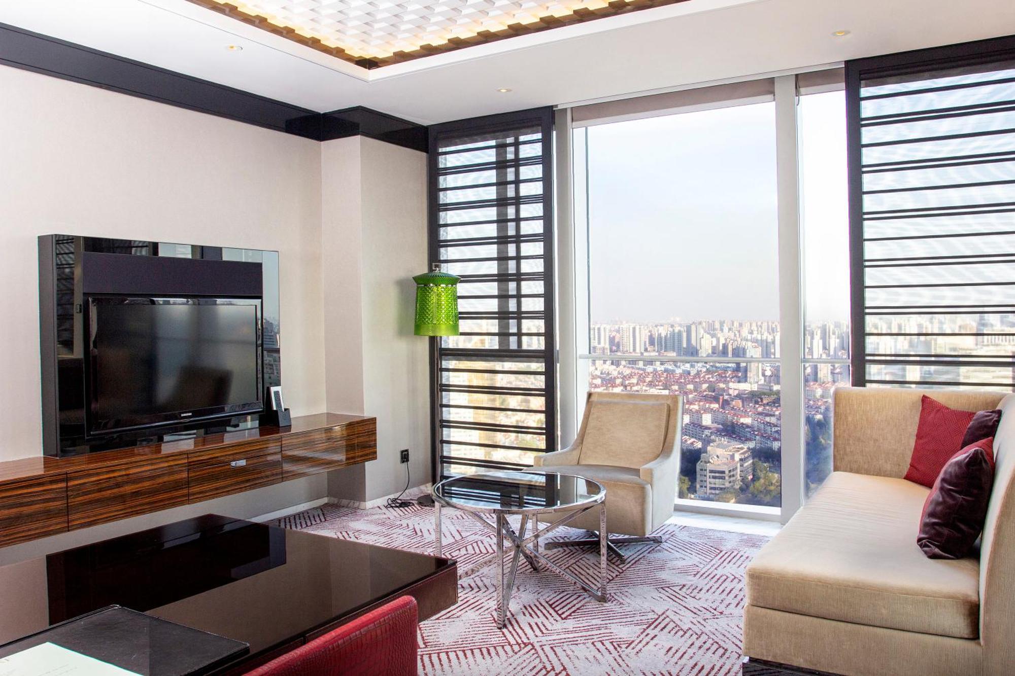 Club King Suite City view