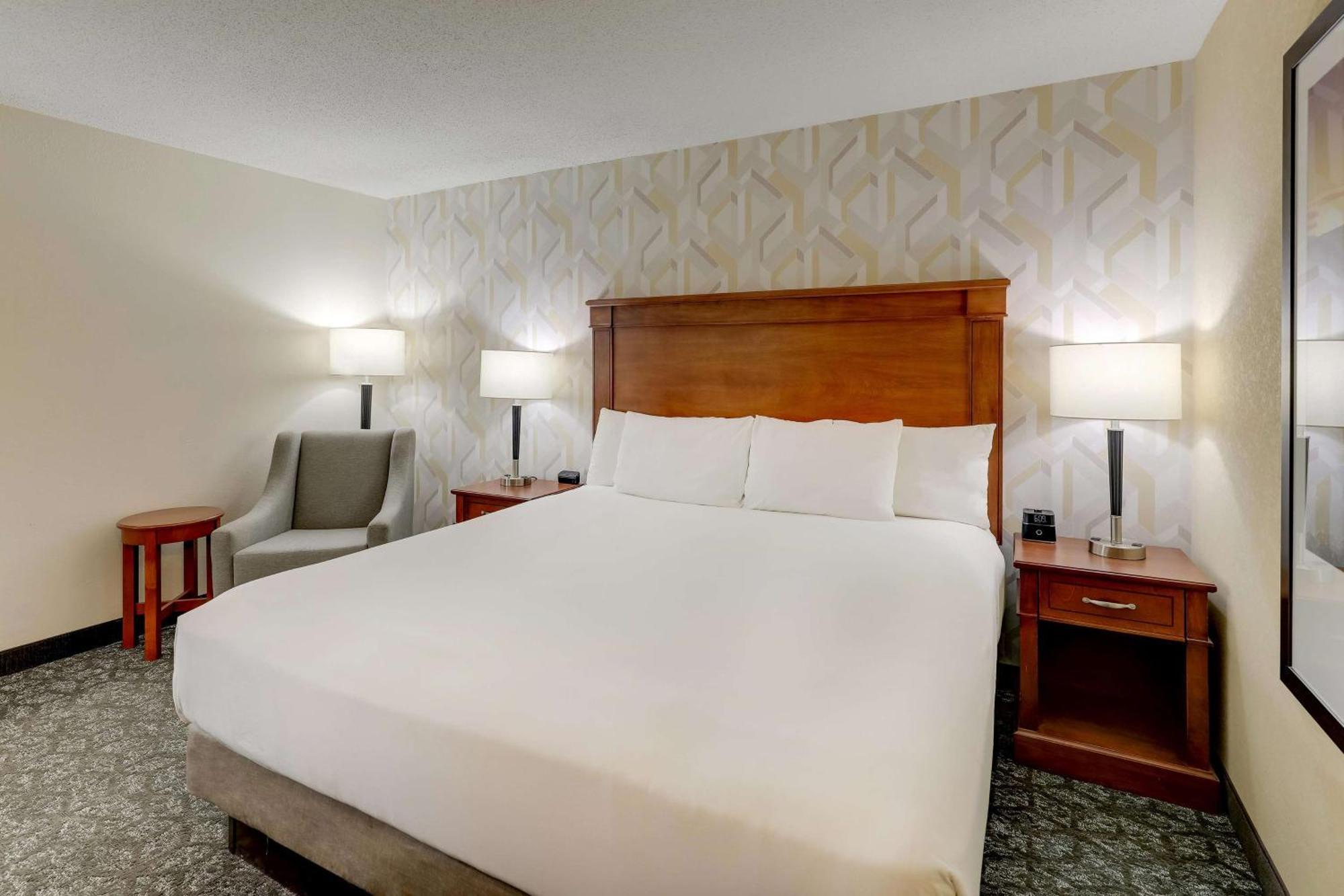 Deluxe Queen Room