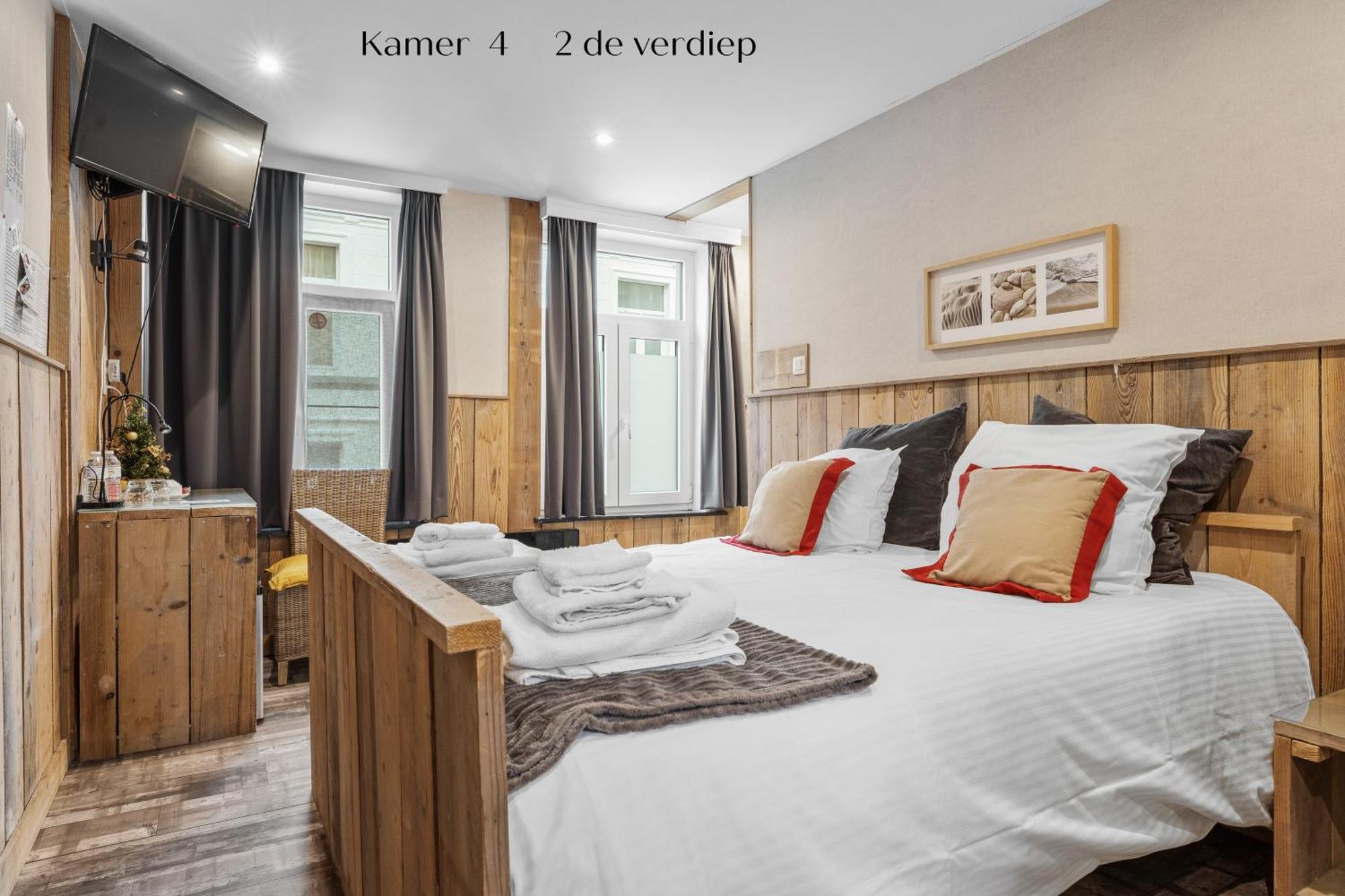 Deluxe Queen Room